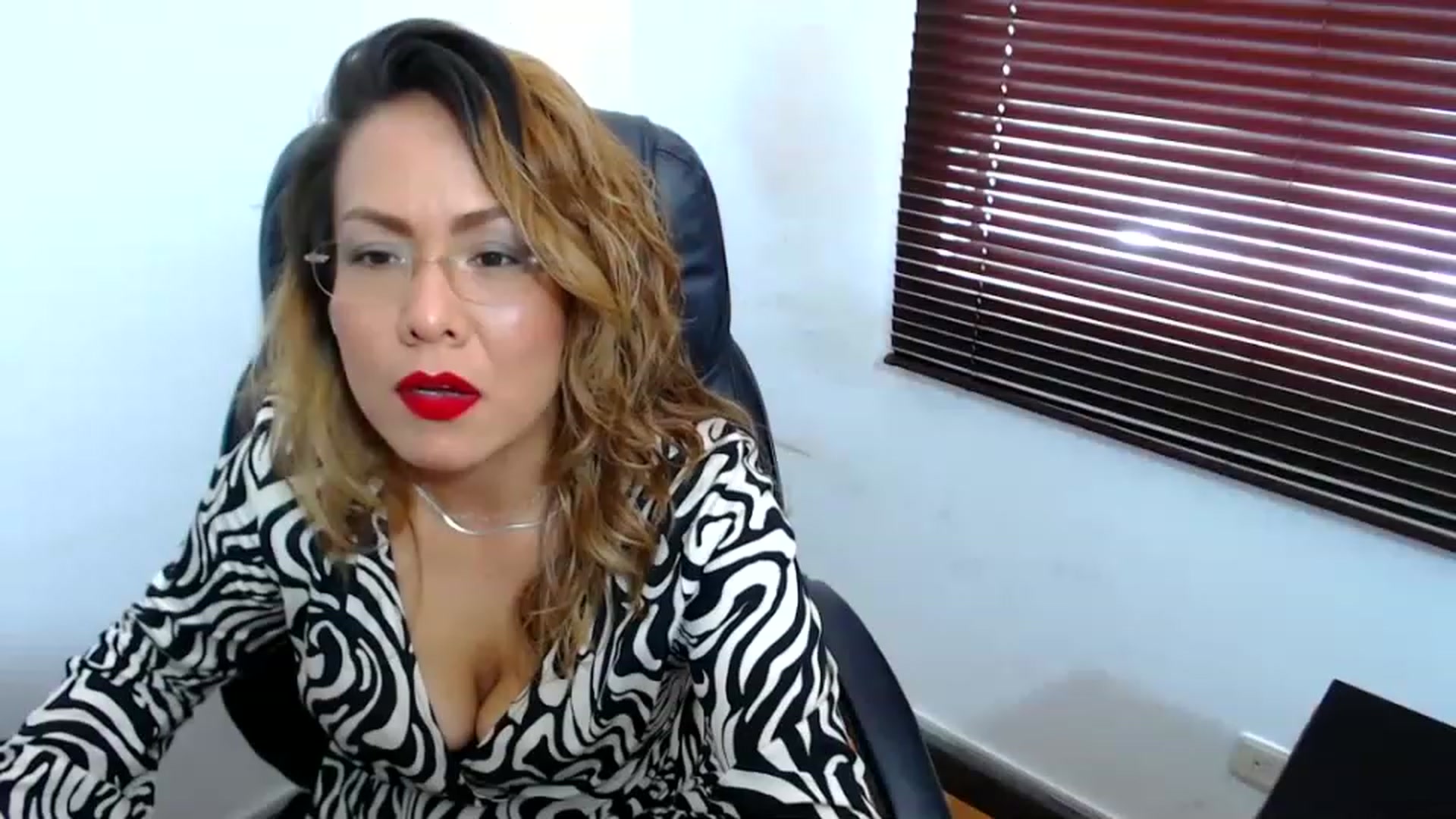 Gallery image thumbnail from office_secret's myfreecams stream on, 04/13/2023, 17:30 image 20 of 20
