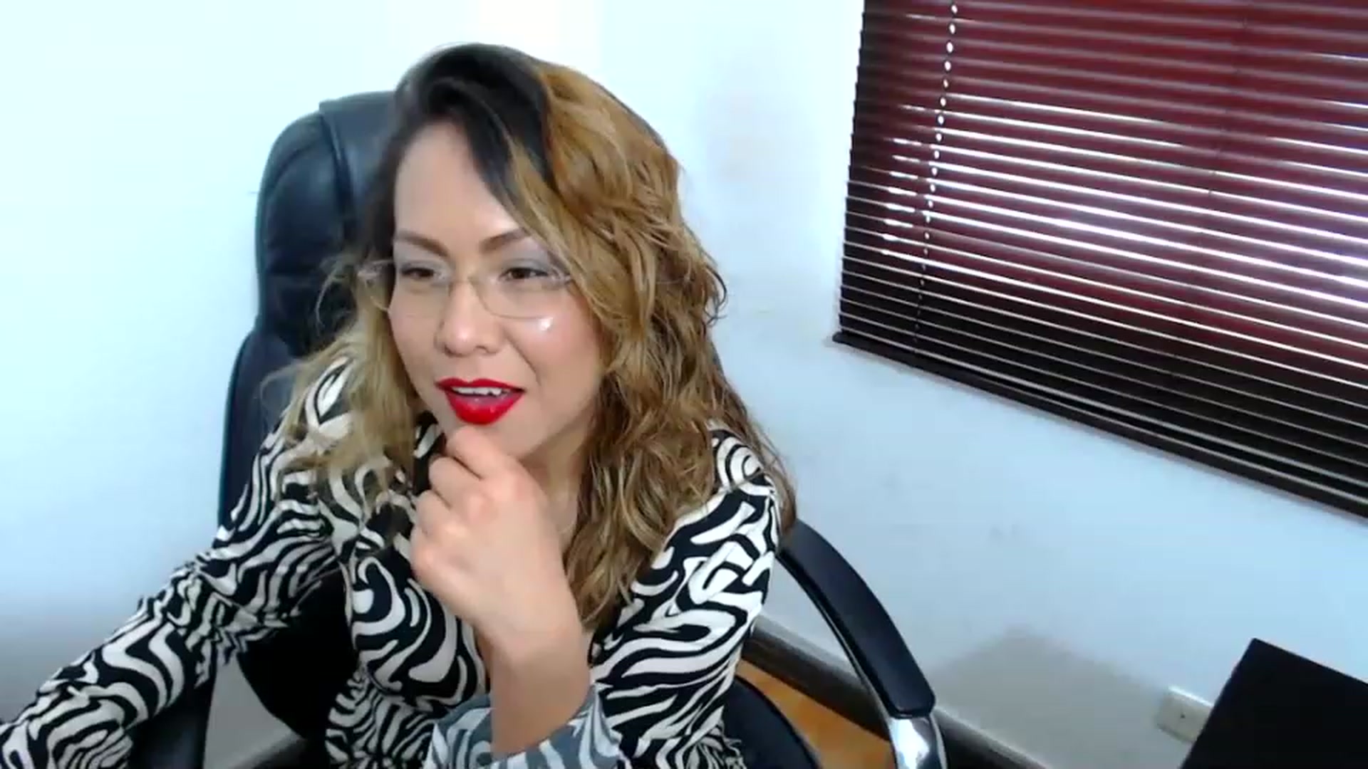 Gallery image thumbnail from office_secret's myfreecams stream on, 04/13/2023, 19:13 image 2 of 20