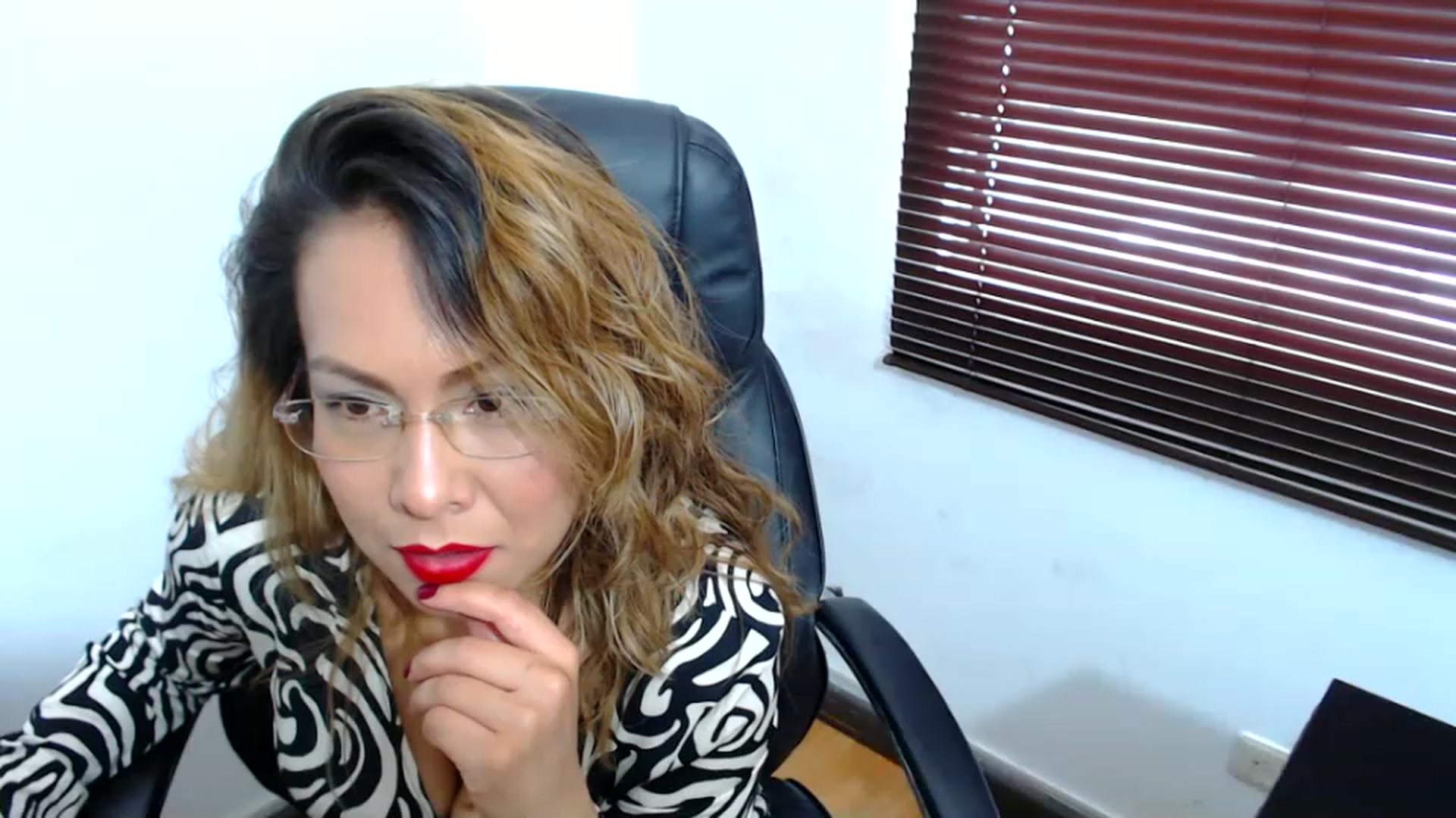 Gallery image thumbnail from office_secret's myfreecams stream on, 04/13/2023, 19:13 image 5 of 20