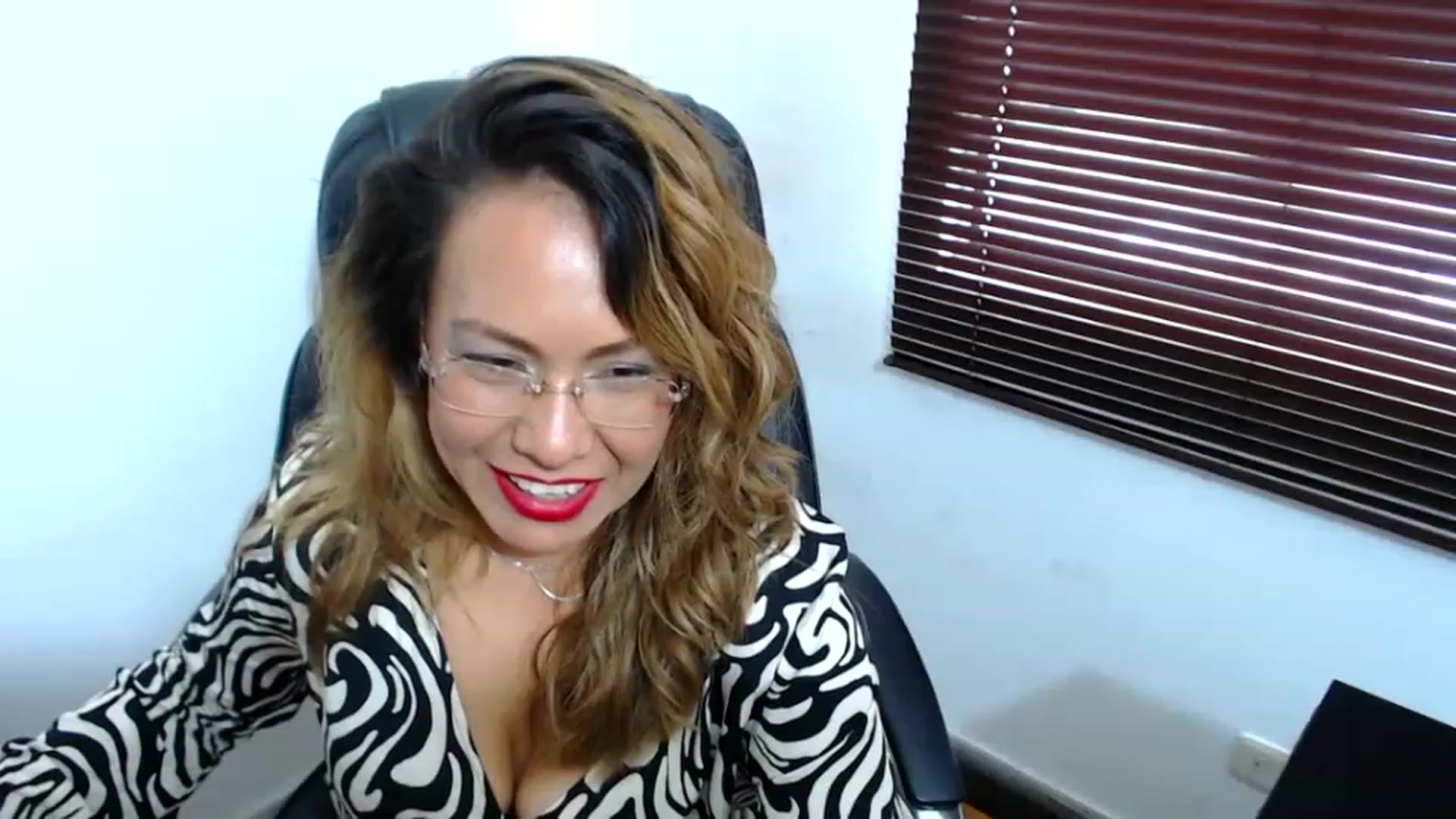 Gallery image thumbnail from office_secret's myfreecams stream on, 04/13/2023, 19:13 image 20 of 20