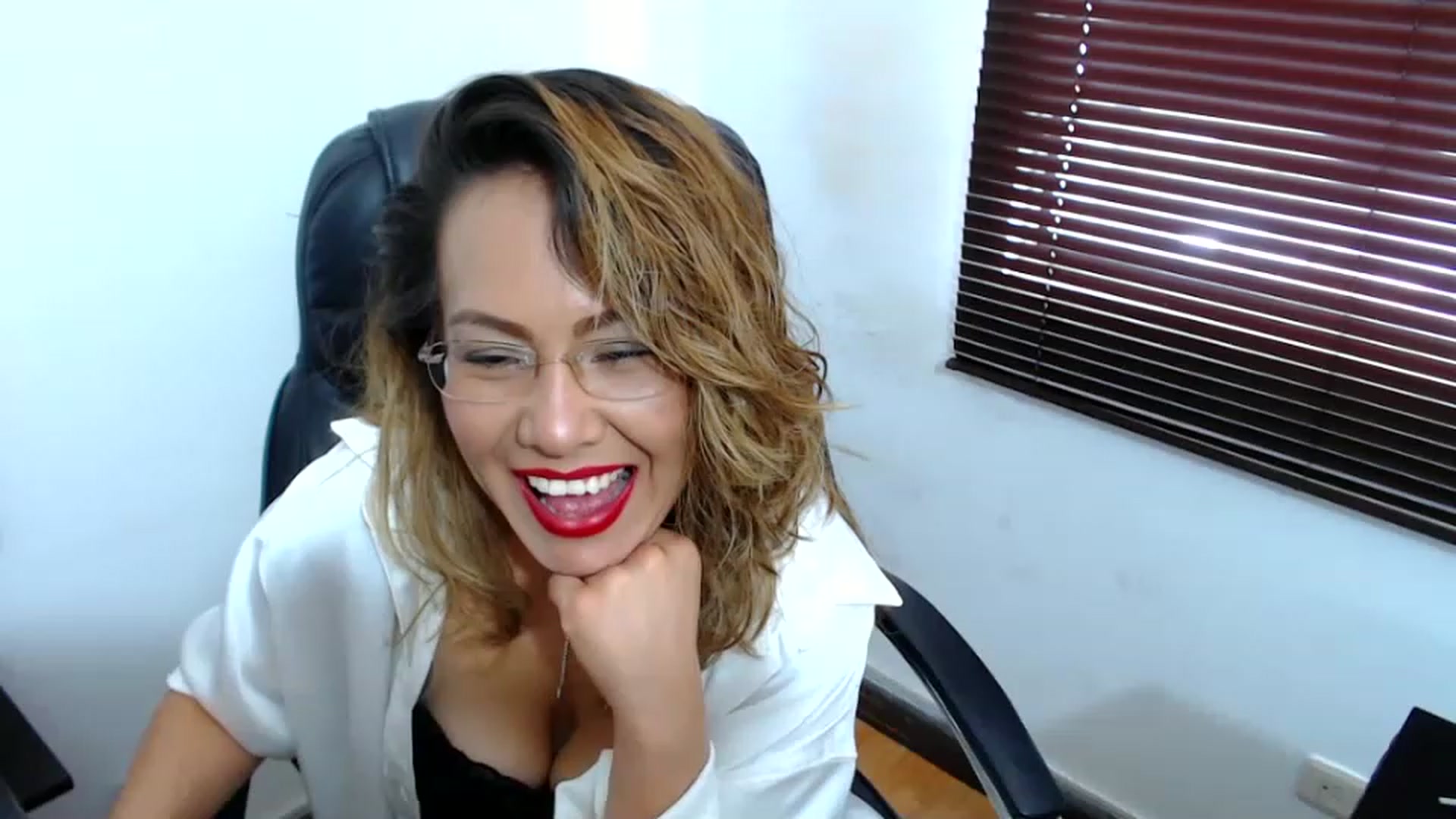 Gallery image thumbnail from office_secret's myfreecams stream on, 04/14/2023, 18:02 image 5 of 20