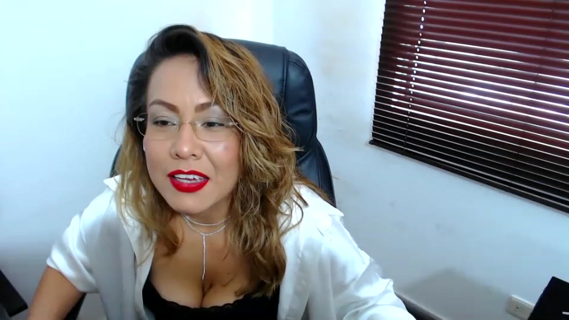 Gallery image thumbnail from office_secret's myfreecams stream on, 04/14/2023, 18:02 image 7 of 20
