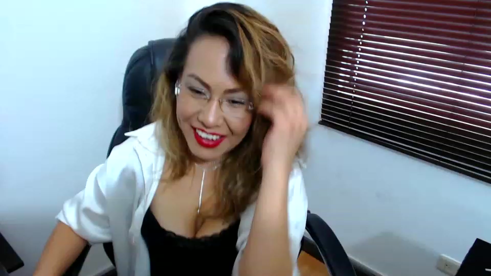 Gallery image thumbnail from office_secret's myfreecams stream on, 04/14/2023, 18:02 image 8 of 20