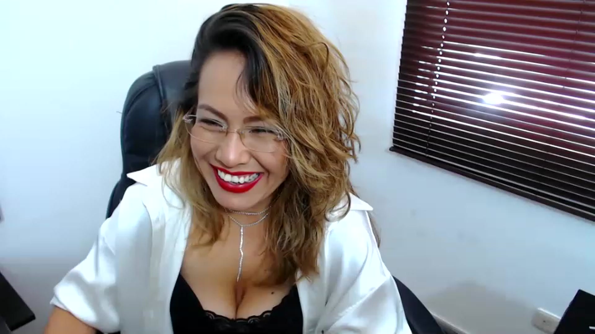 Gallery image thumbnail from office_secret's myfreecams stream on, 04/14/2023, 18:02 image 11 of 20