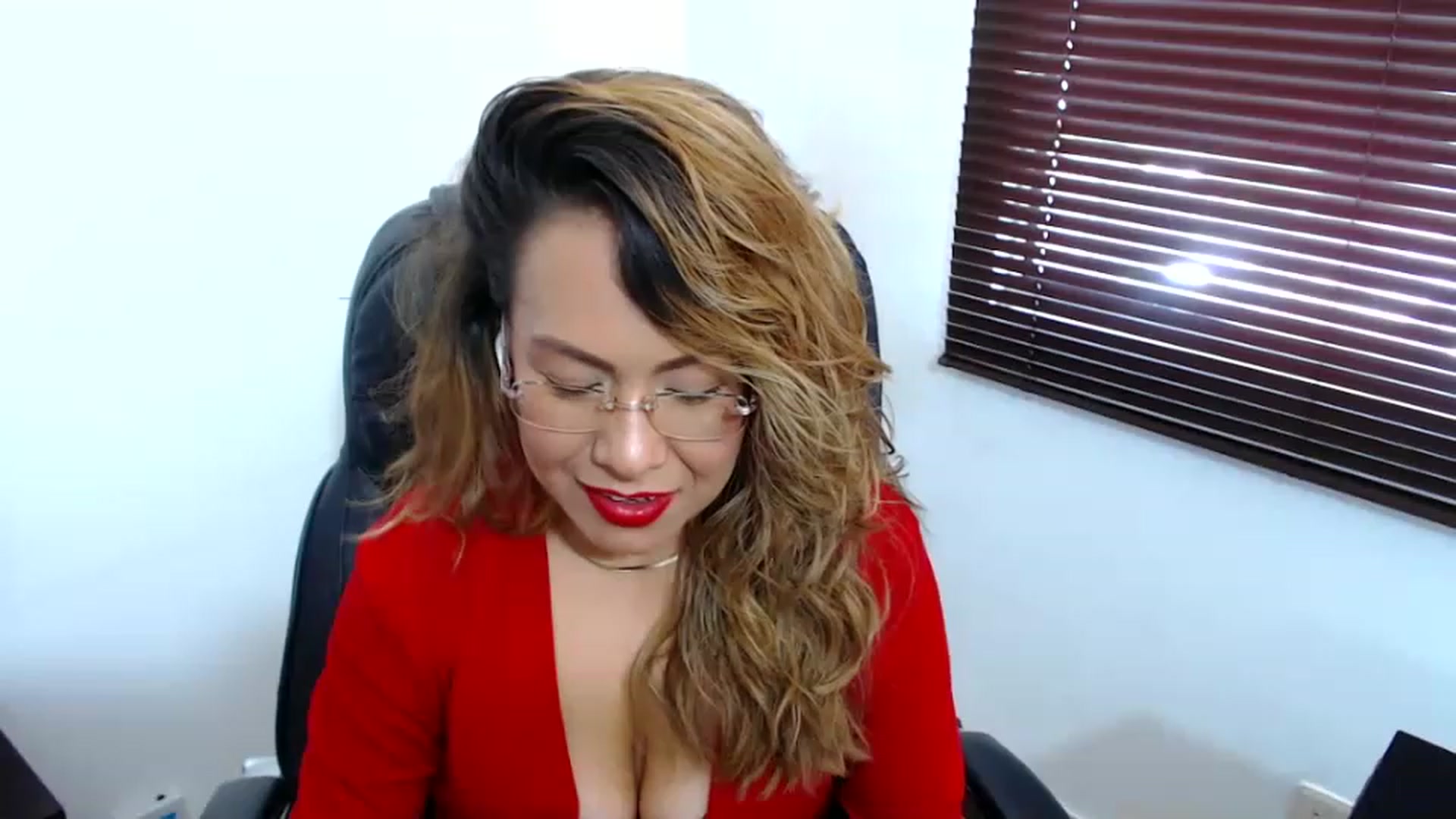 Gallery image thumbnail from office_secret's myfreecams stream on, 04/17/2023, 17:52 image 17 of 20