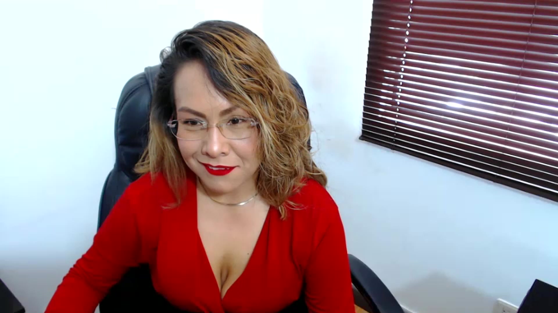 Gallery image thumbnail from office_secret's myfreecams stream on, 04/17/2023, 17:52 image 3 of 20
