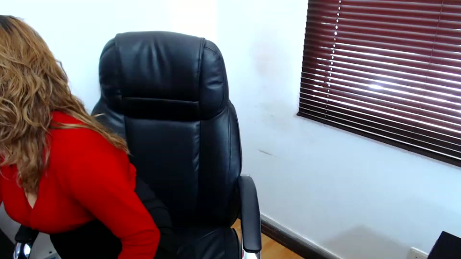 Gallery image thumbnail from office_secret's myfreecams stream on, 04/17/2023, 17:52 image 5 of 20