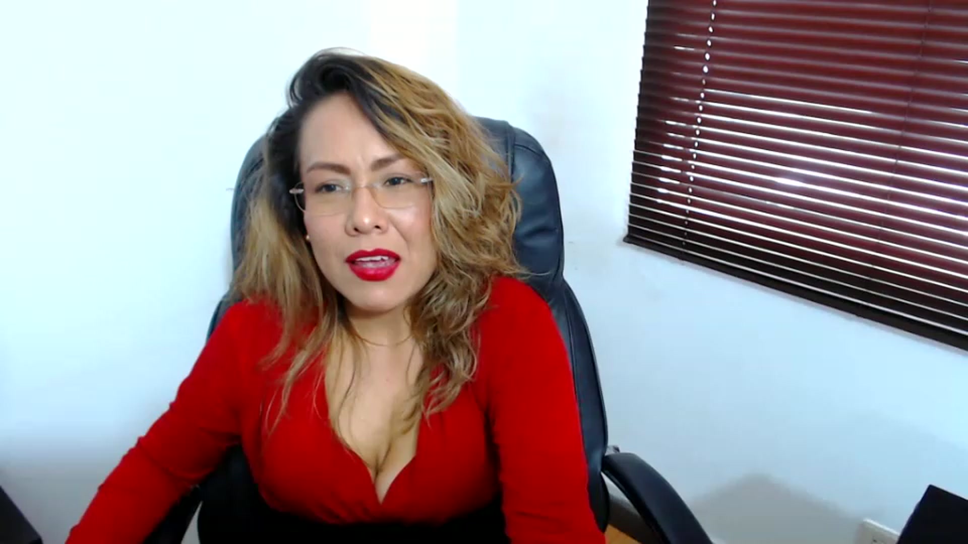 Gallery image thumbnail from office_secret's myfreecams stream on, 04/17/2023, 19:11 image 14 of 20