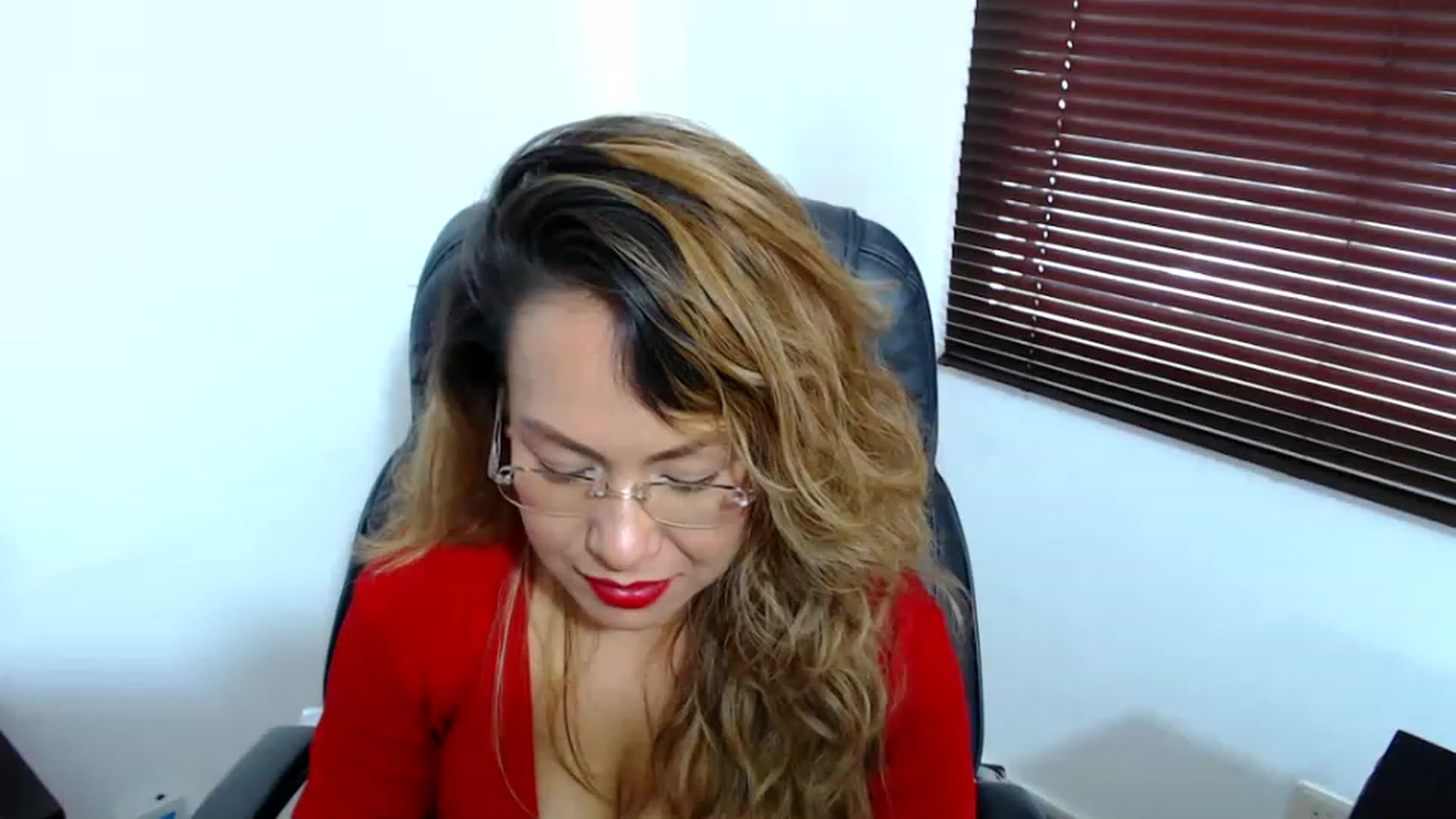 Gallery image thumbnail from office_secret's myfreecams stream on, 04/17/2023, 19:11 image 17 of 20