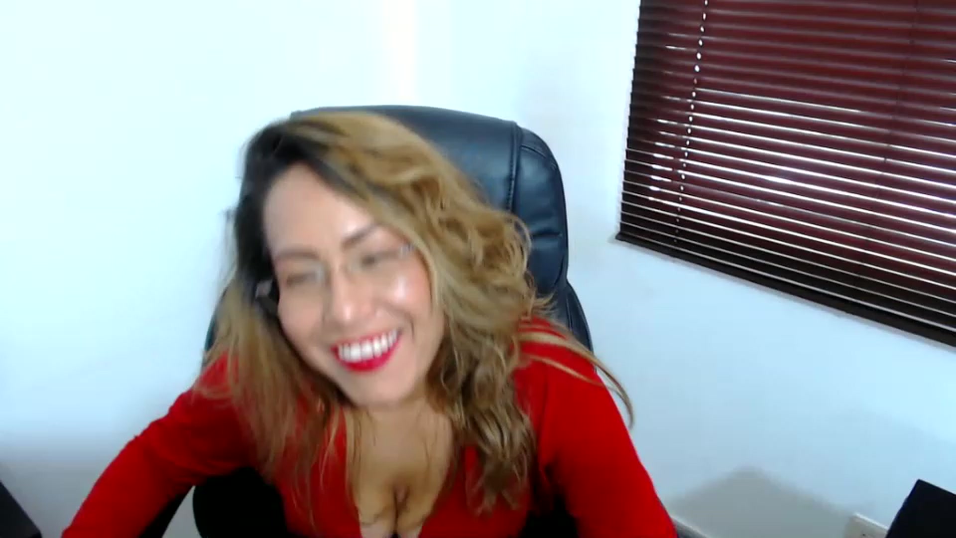 Gallery image thumbnail from office_secret's myfreecams stream on, 04/17/2023, 19:11 image 16 of 20