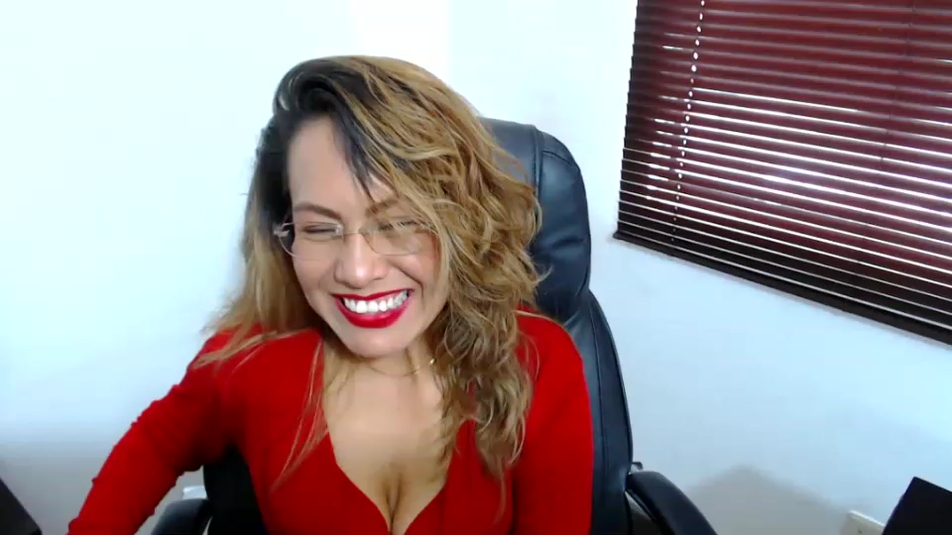 Gallery image thumbnail from office_secret's myfreecams stream on, 04/17/2023, 19:11 image 9 of 20