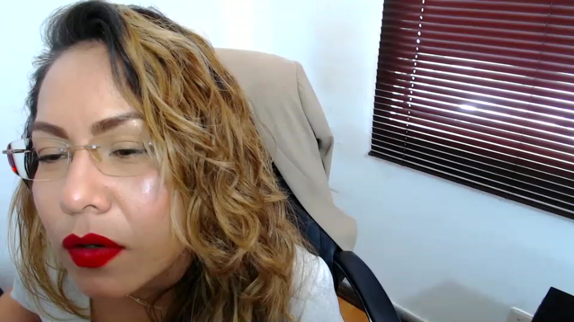 Gallery image thumbnail from office_secret's myfreecams stream on, 04/18/2023, 17:59 image 13 of 20
