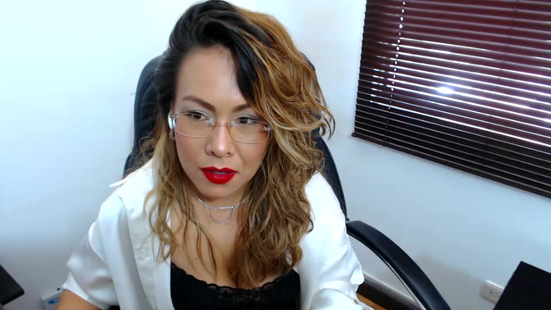 Gallery image thumbnail from office_secret's myfreecams stream on, 04/19/2023, 17:55 image 9 of 20