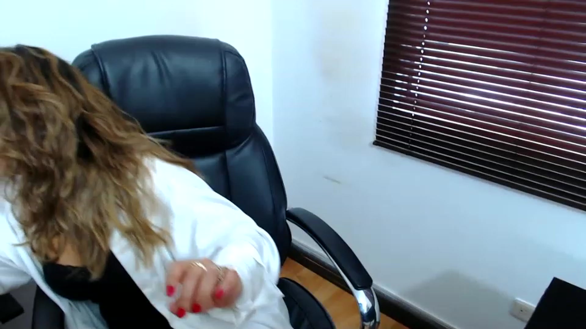 Gallery image thumbnail from office_secret's myfreecams stream on, 04/19/2023, 17:55 image 13 of 20