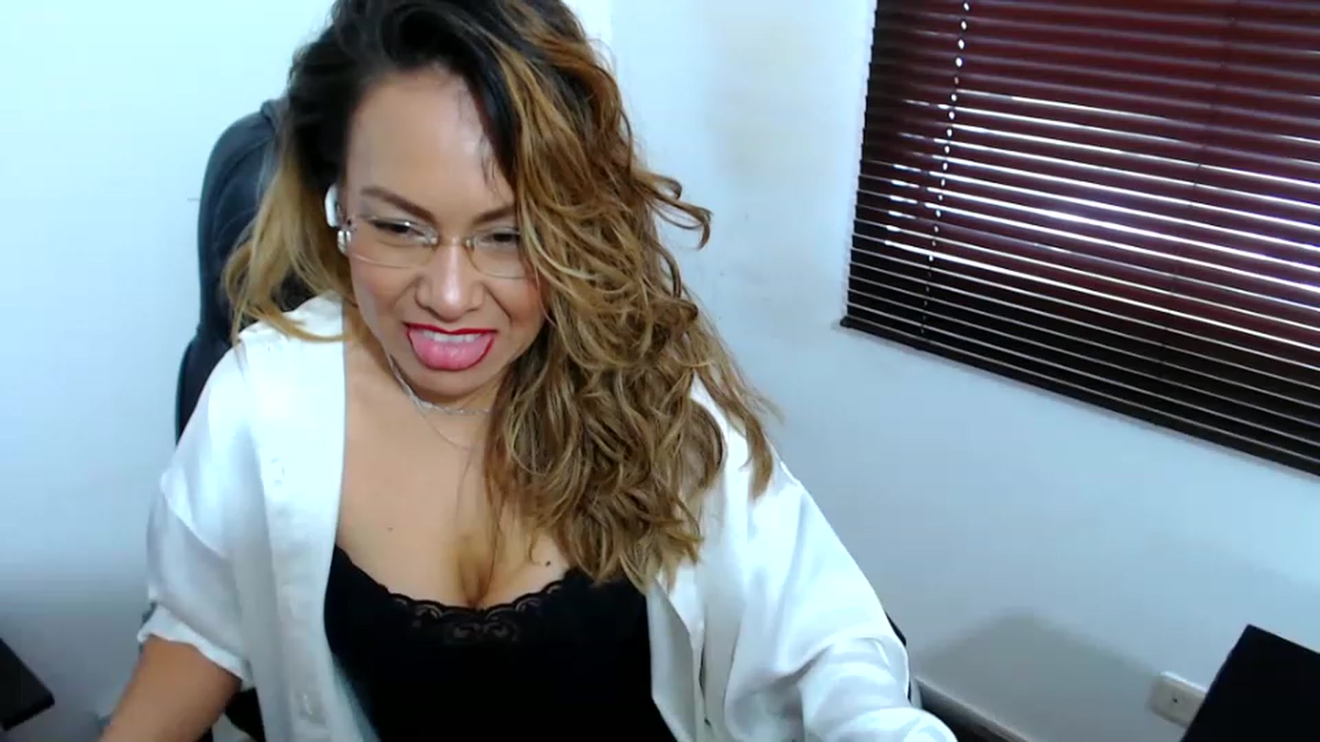 Gallery image thumbnail from office_secret's myfreecams stream on, 04/19/2023, 17:55 image 14 of 20