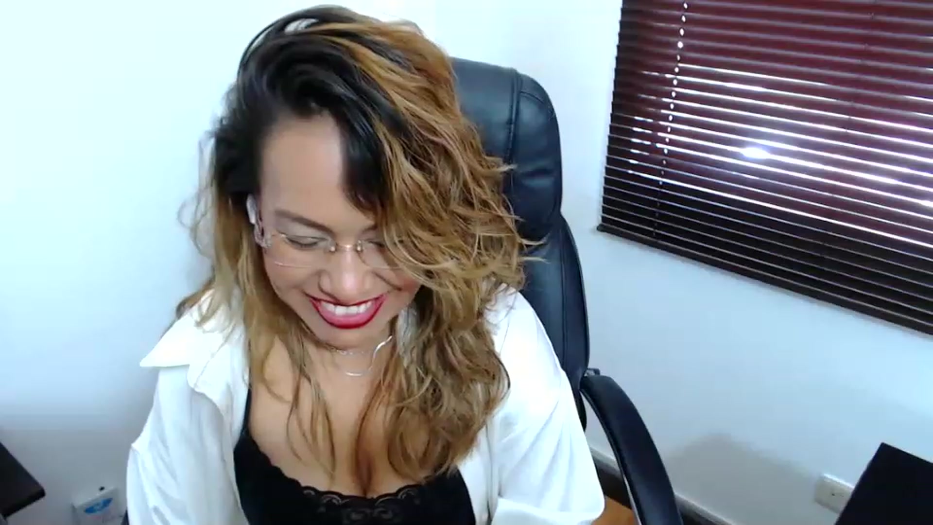 Gallery image thumbnail from office_secret's myfreecams stream on, 04/19/2023, 17:55 image 6 of 20