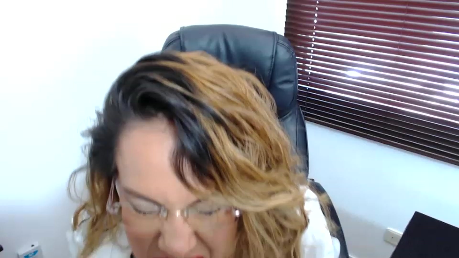 Gallery image thumbnail from office_secret's myfreecams stream on, 04/19/2023, 17:55 image 3 of 20