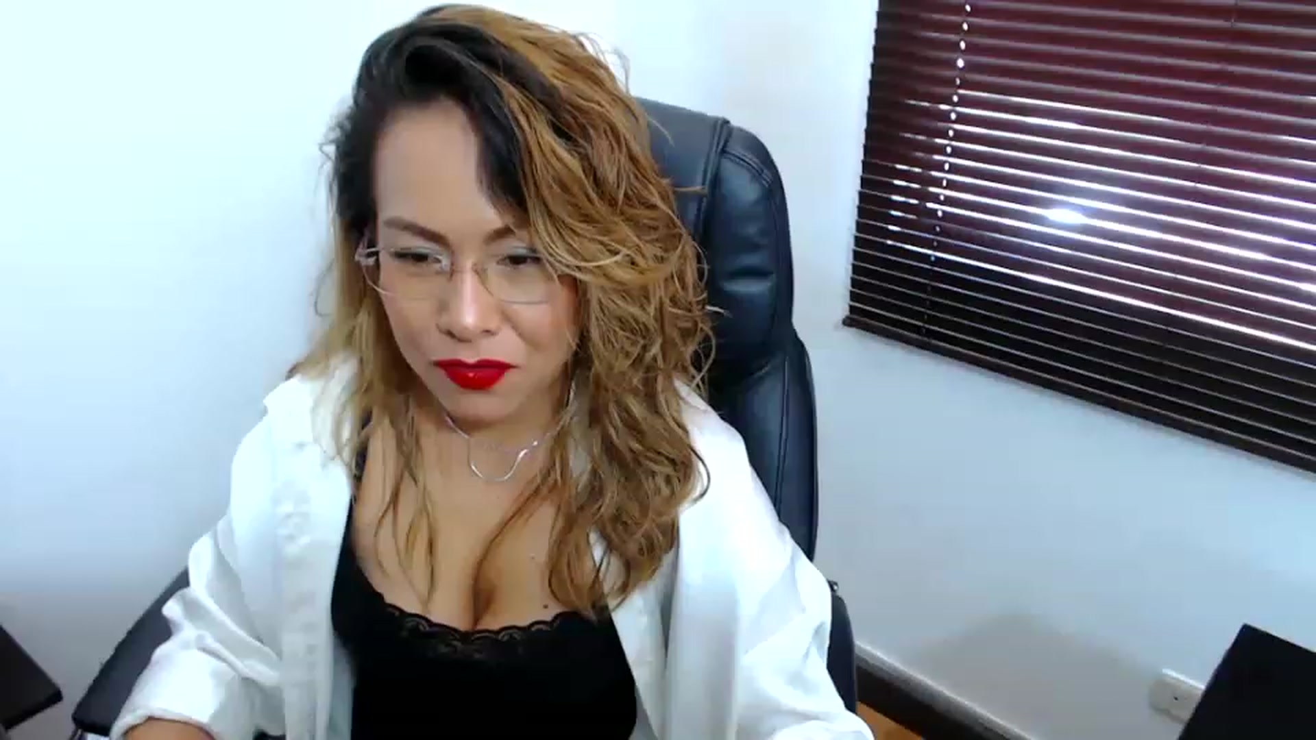 Gallery image thumbnail from office_secret's myfreecams stream on, 04/19/2023, 17:55 image 7 of 20