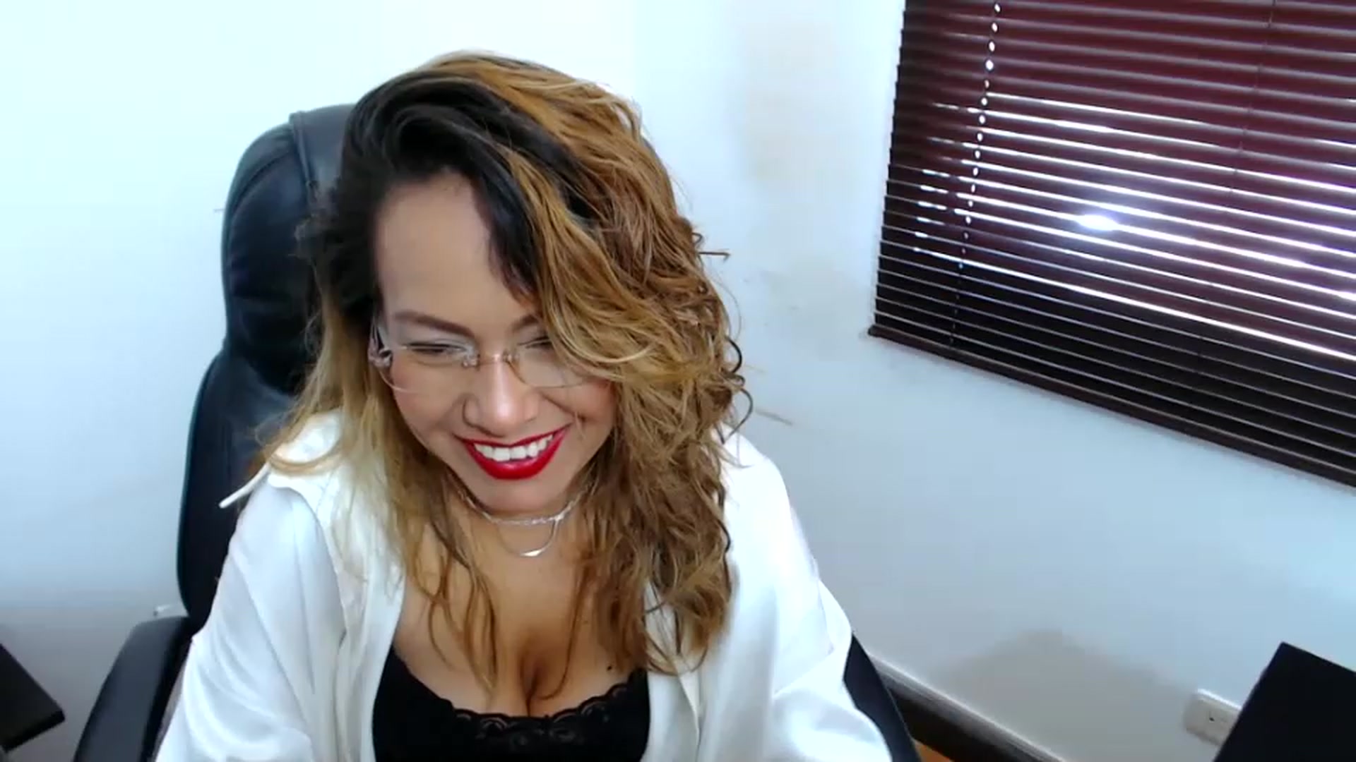 Gallery image thumbnail from office_secret's myfreecams stream on, 04/19/2023, 17:55 image 8 of 20