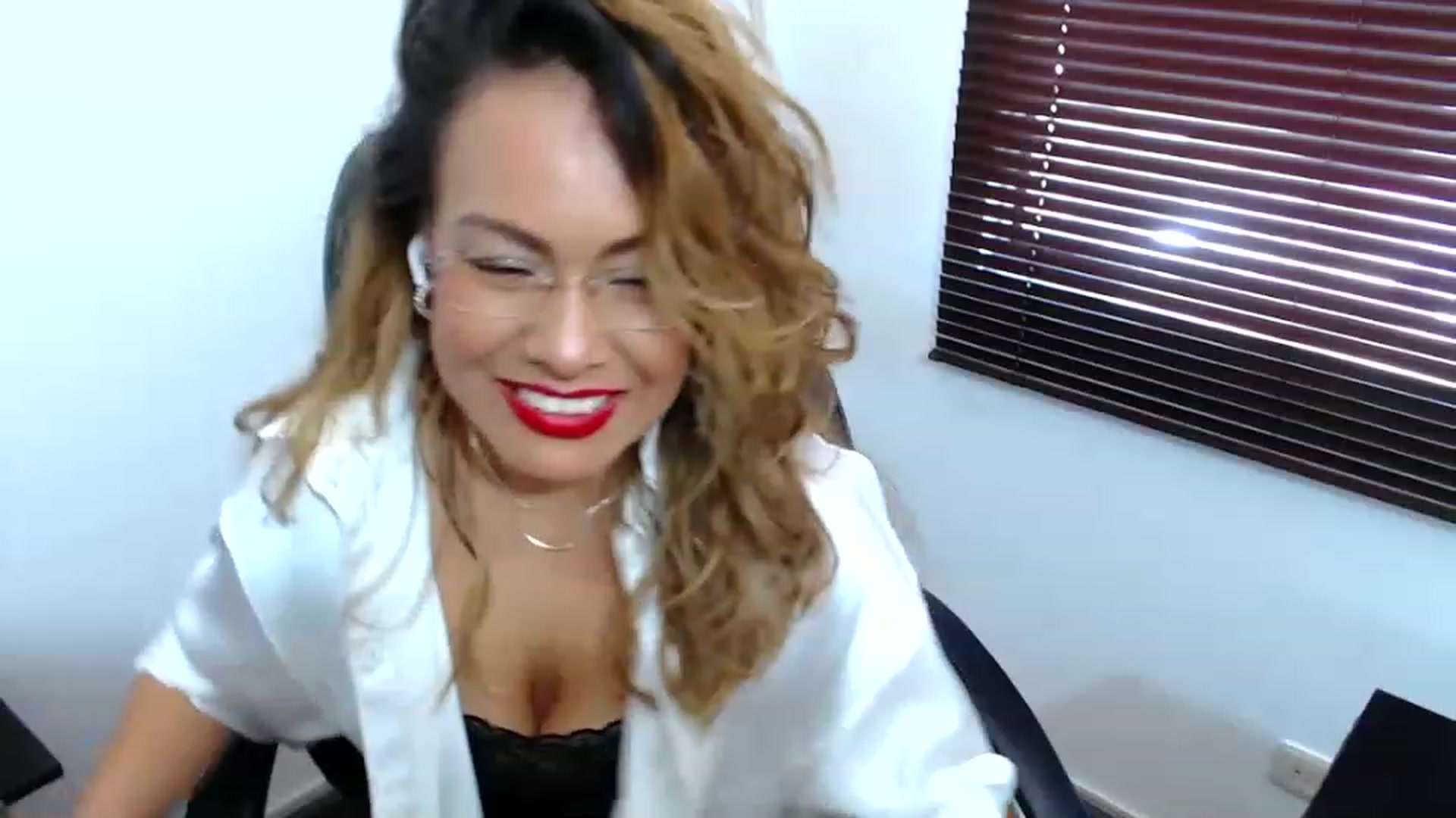 Gallery image thumbnail from office_secret's myfreecams stream on, 04/19/2023, 17:55 image 5 of 20