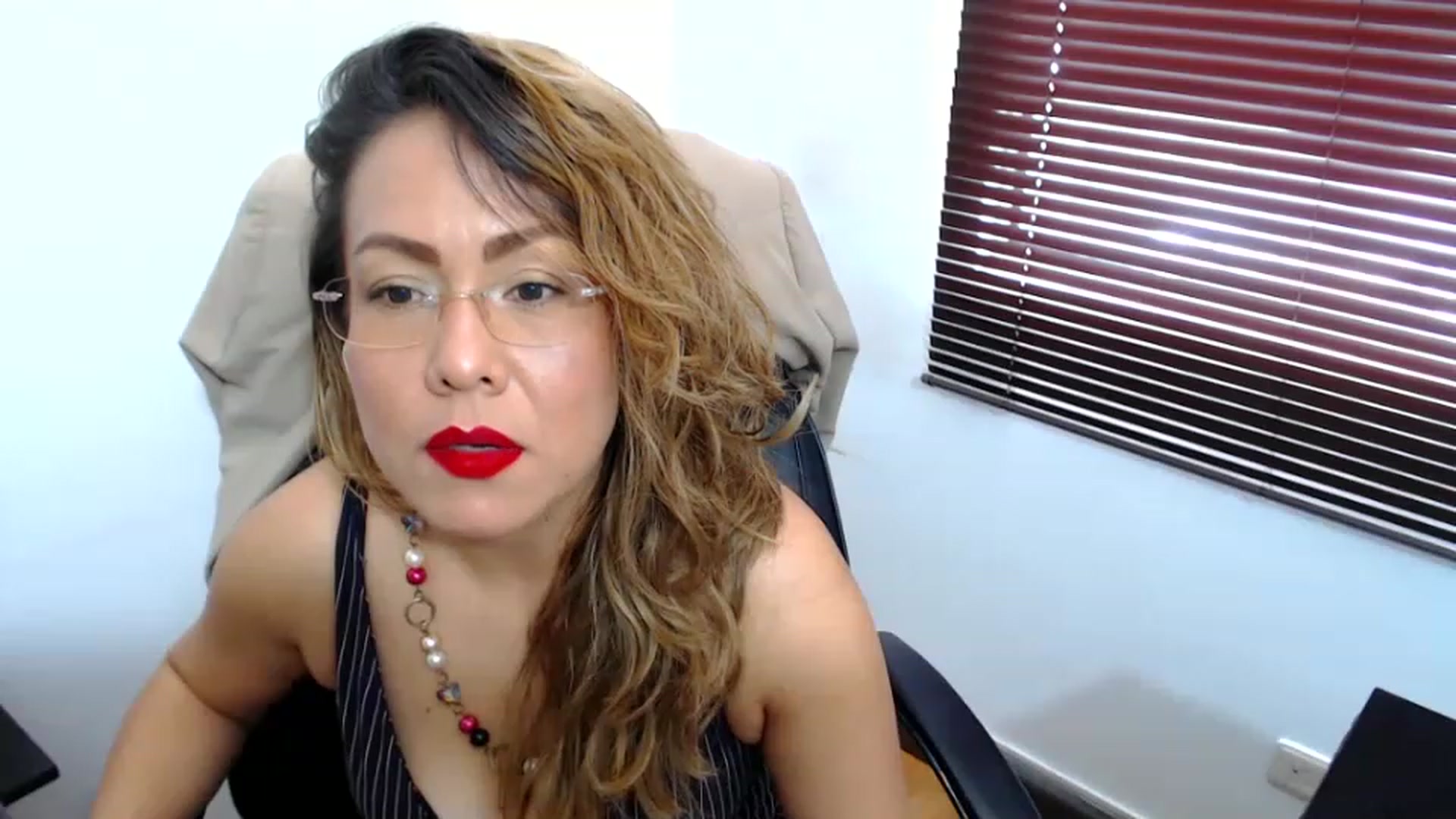 Gallery image thumbnail from office_secret's myfreecams stream on, 04/20/2023, 17:23 image 11 of 20