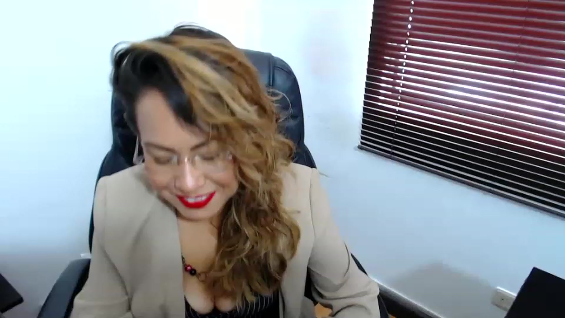 Gallery image thumbnail from office_secret's myfreecams stream on, 04/20/2023, 17:23 image 1 of 20