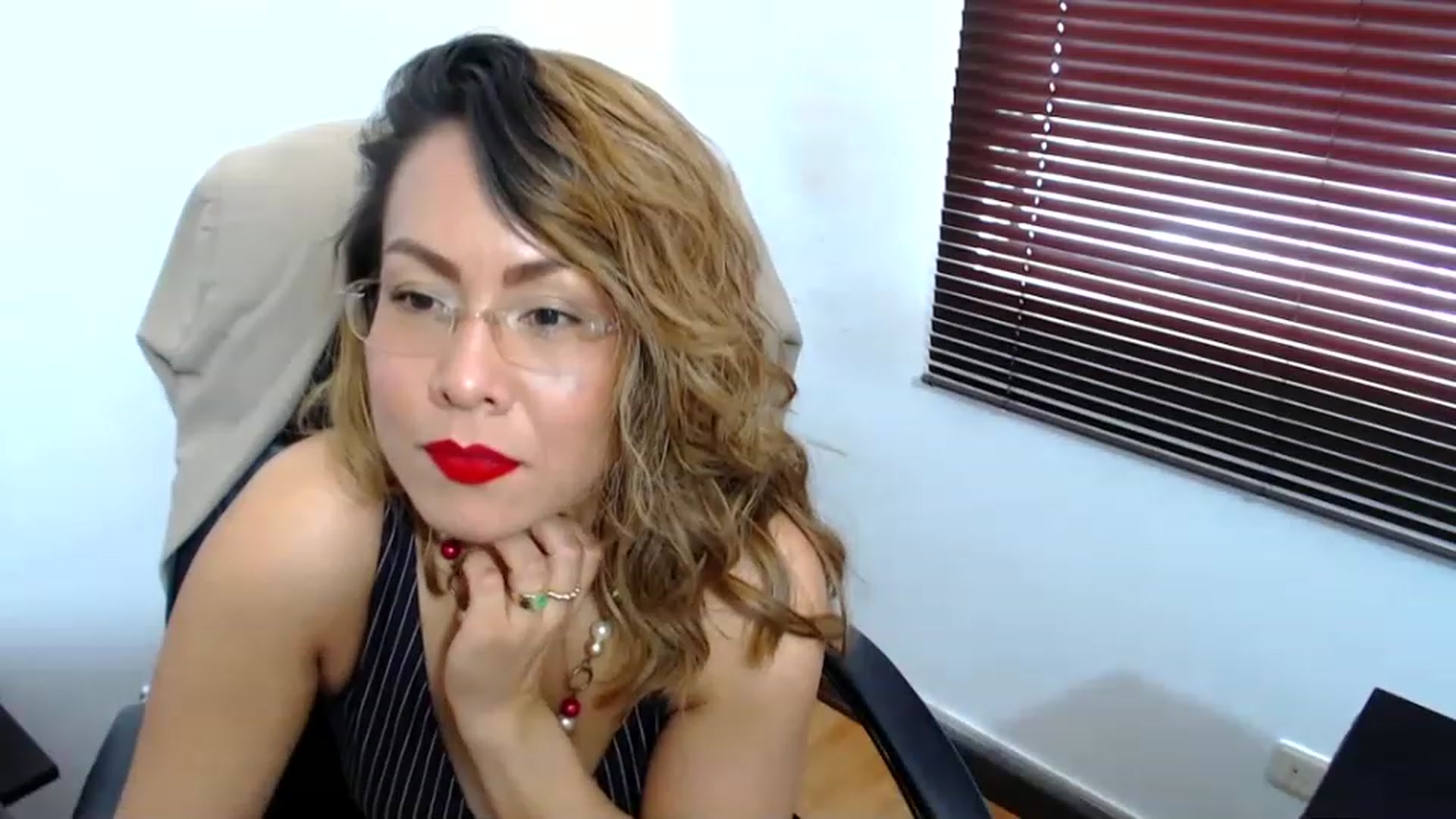 Gallery image thumbnail from office_secret's myfreecams stream on, 04/20/2023, 17:23 image 20 of 20
