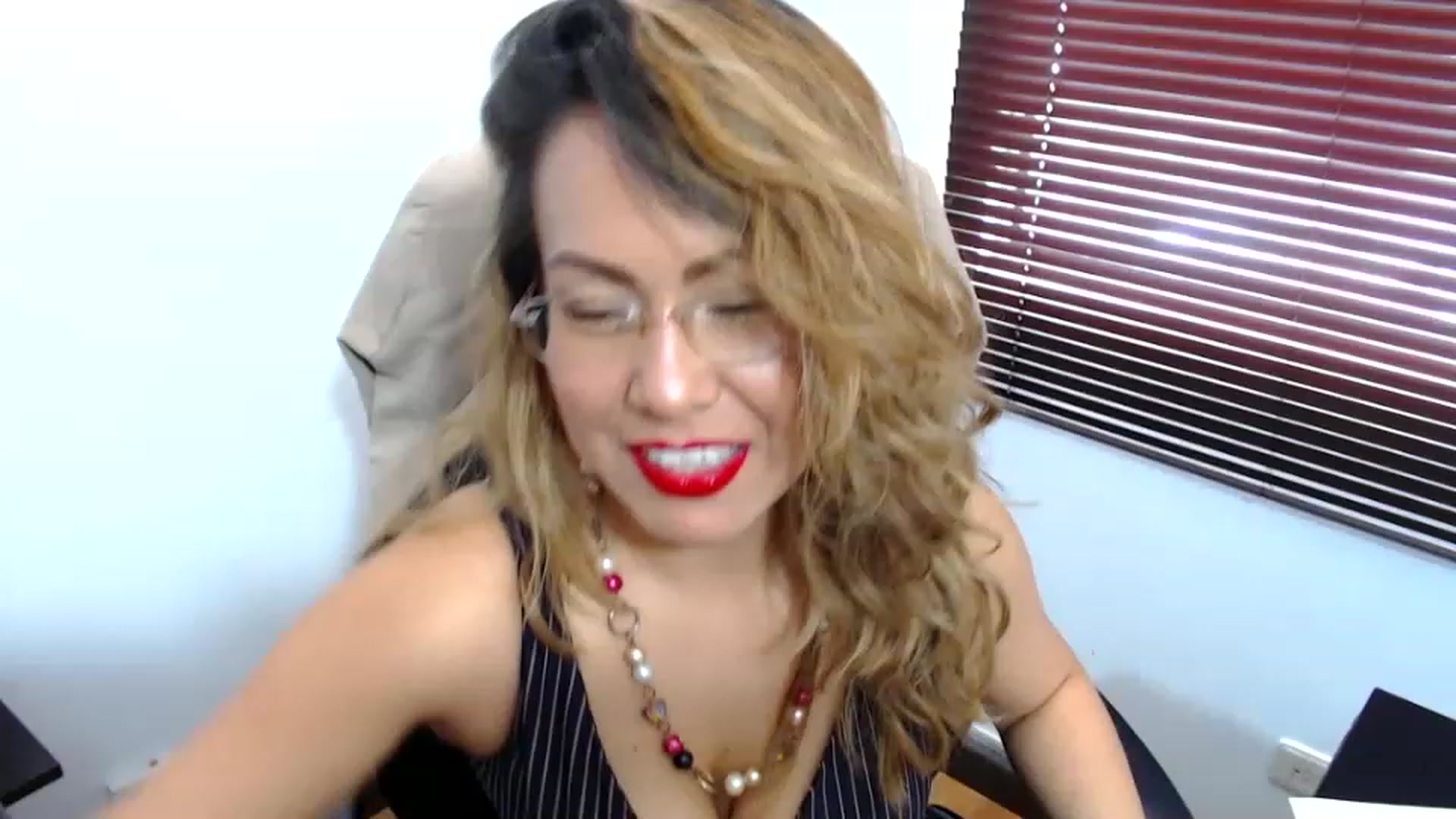 Gallery image thumbnail from office_secret's myfreecams stream on, 04/20/2023, 17:23 image 15 of 20