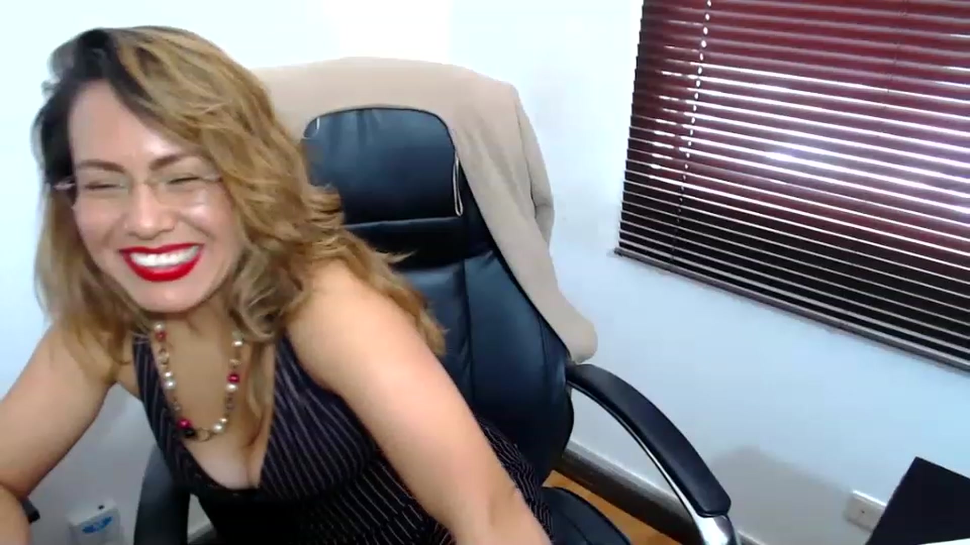 Gallery image thumbnail from office_secret's myfreecams stream on, 04/20/2023, 18:47 image 15 of 20