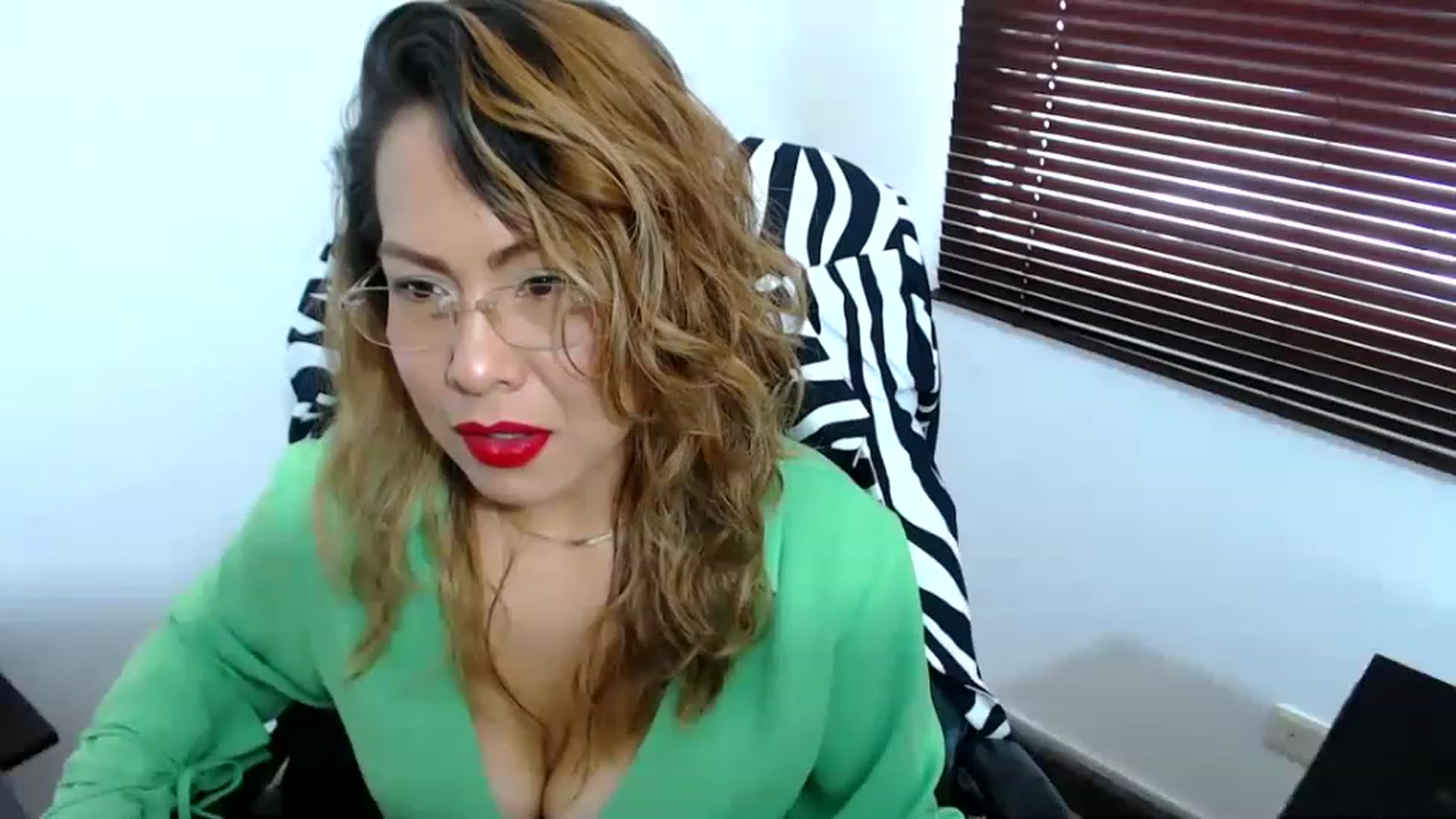 Gallery image thumbnail from office_secret's myfreecams stream on, 04/21/2023, 17:49 image 19 of 20