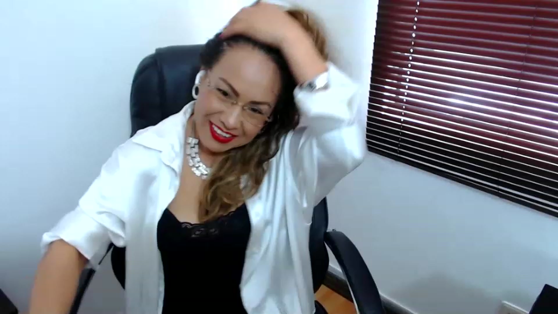Gallery image thumbnail from office_secret's myfreecams stream on, 04/25/2023, 16:56 image 6 of 20