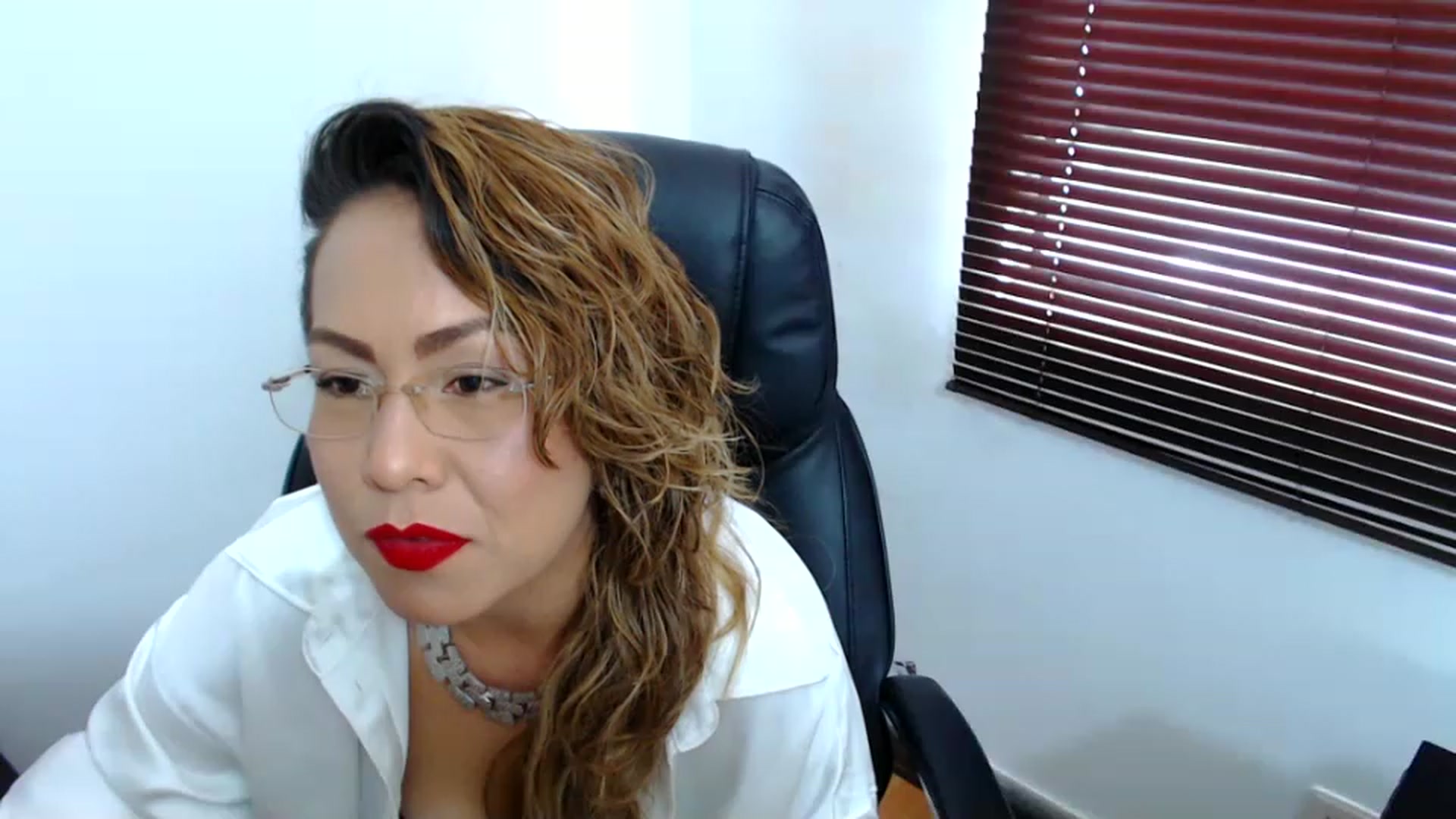 Gallery image thumbnail from office_secret's myfreecams stream on, 04/25/2023, 16:56 image 10 of 20