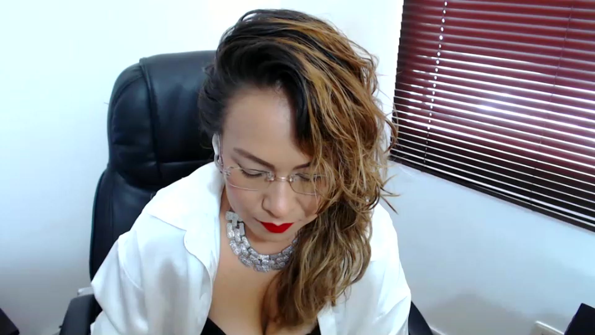 Gallery image thumbnail from office_secret's myfreecams stream on, 04/25/2023, 16:56 image 7 of 20