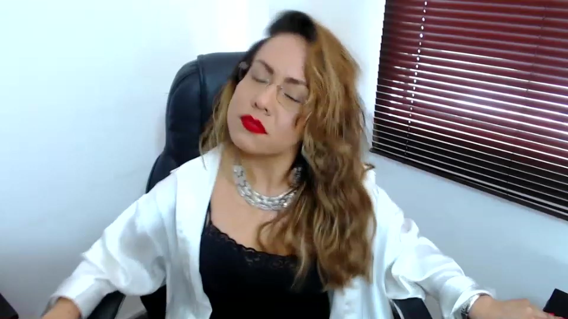 Gallery image thumbnail from office_secret's myfreecams stream on, 04/25/2023, 17:34 image 10 of 20
