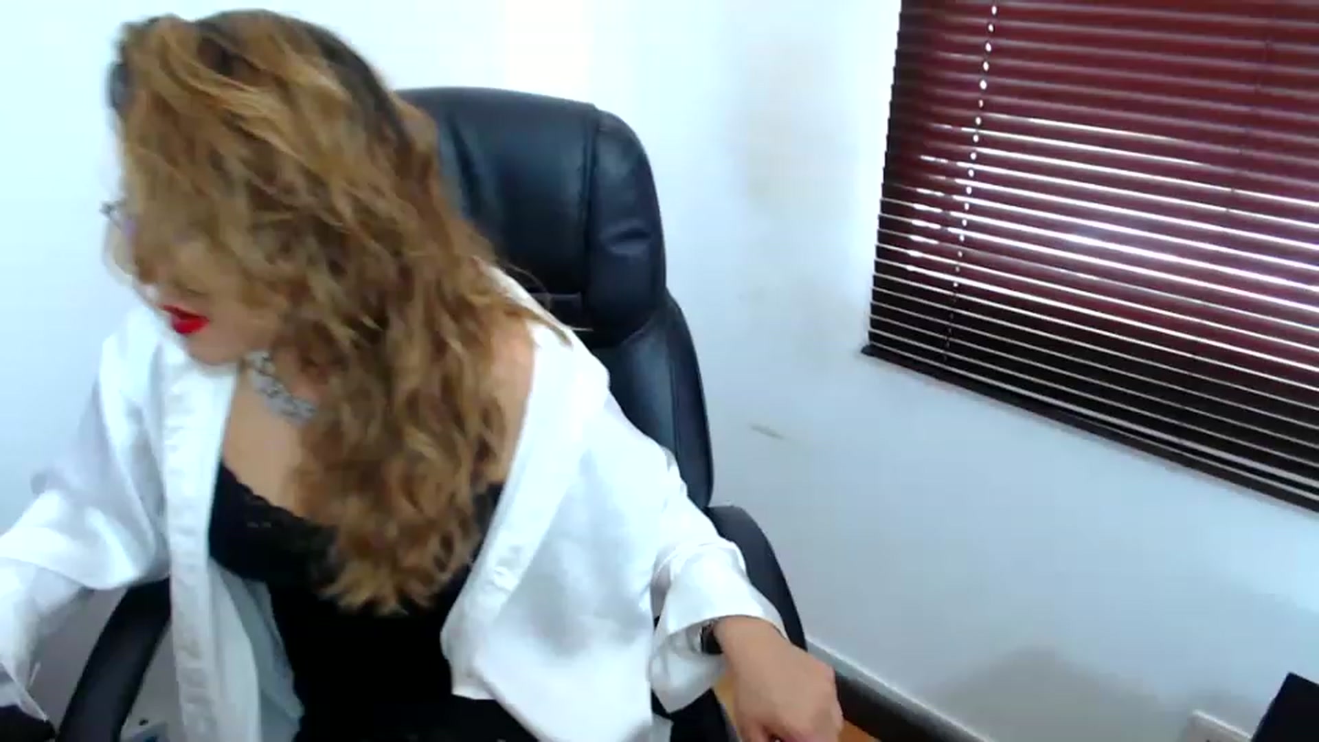 Gallery image thumbnail from office_secret's myfreecams stream on, 04/25/2023, 17:34 image 18 of 20