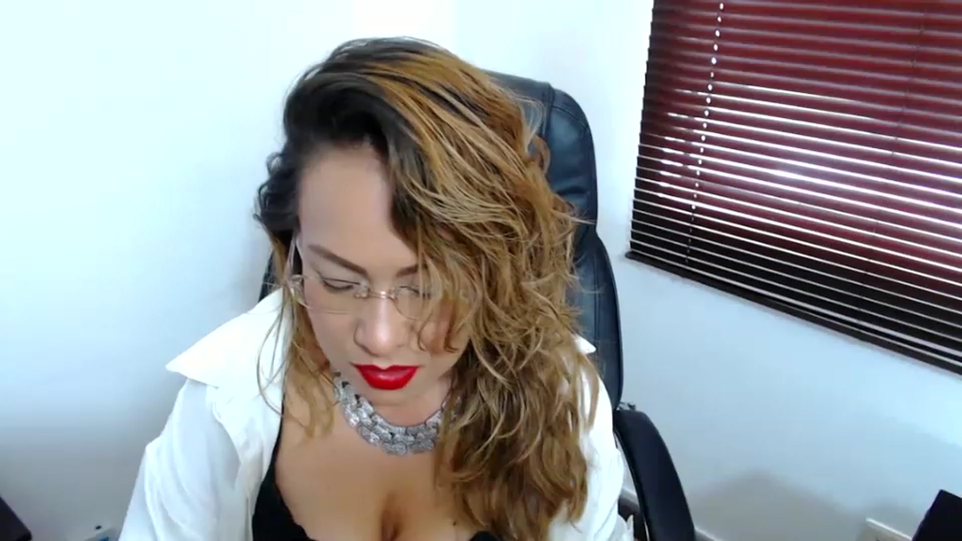 Gallery image thumbnail from office_secret's myfreecams stream on, 04/25/2023, 17:34 image 2 of 20