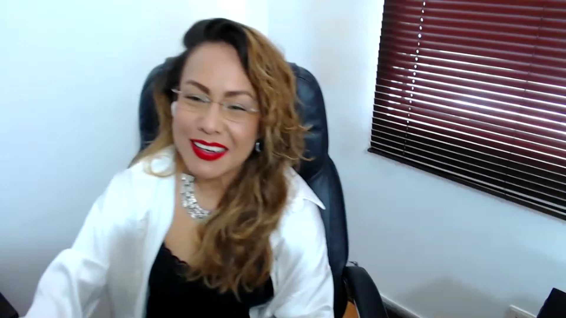 Gallery image thumbnail from office_secret's myfreecams stream on, 04/25/2023, 17:34 image 9 of 20