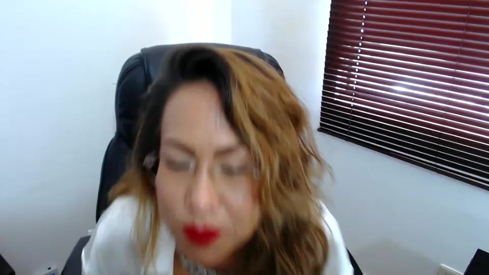 Gallery image thumbnail from office_secret's myfreecams stream on, 04/25/2023, 18:12 image 13 of 20