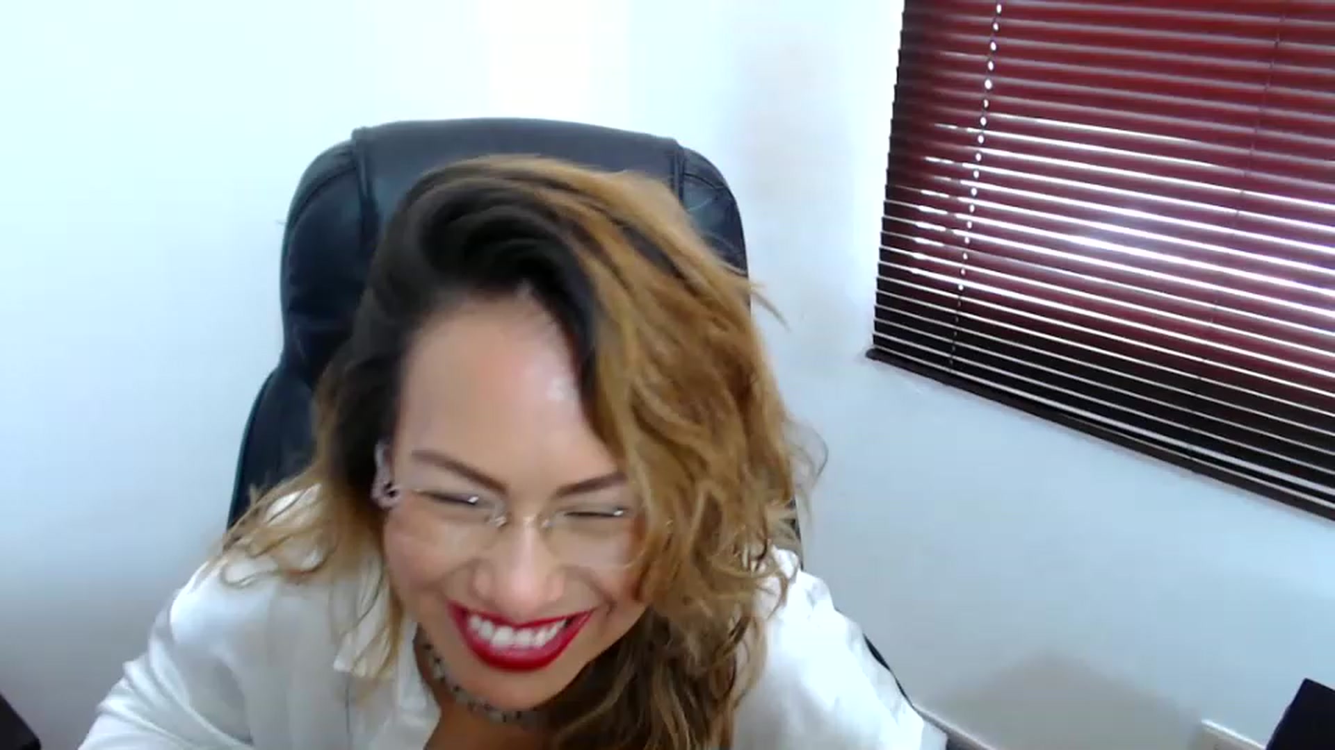 Gallery image thumbnail from office_secret's myfreecams stream on, 04/25/2023, 18:12 image 18 of 20
