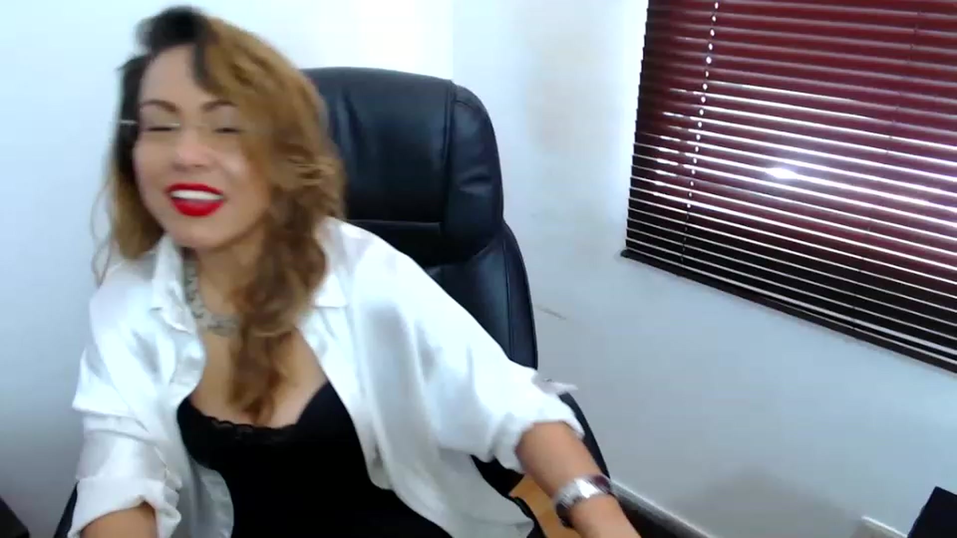 Gallery image thumbnail from office_secret's myfreecams stream on, 04/25/2023, 18:12 image 8 of 20