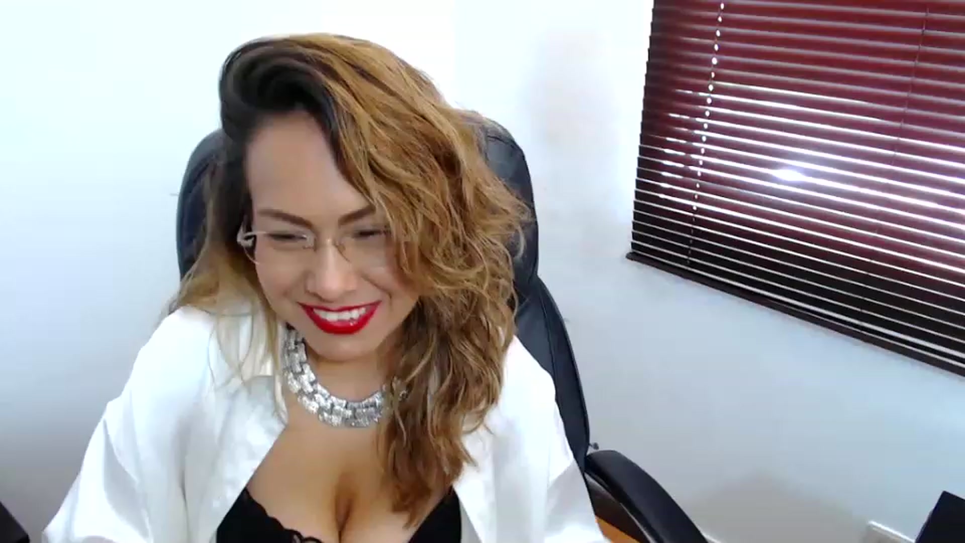 Gallery image thumbnail from office_secret's myfreecams stream on, 04/25/2023, 18:12 image 15 of 20