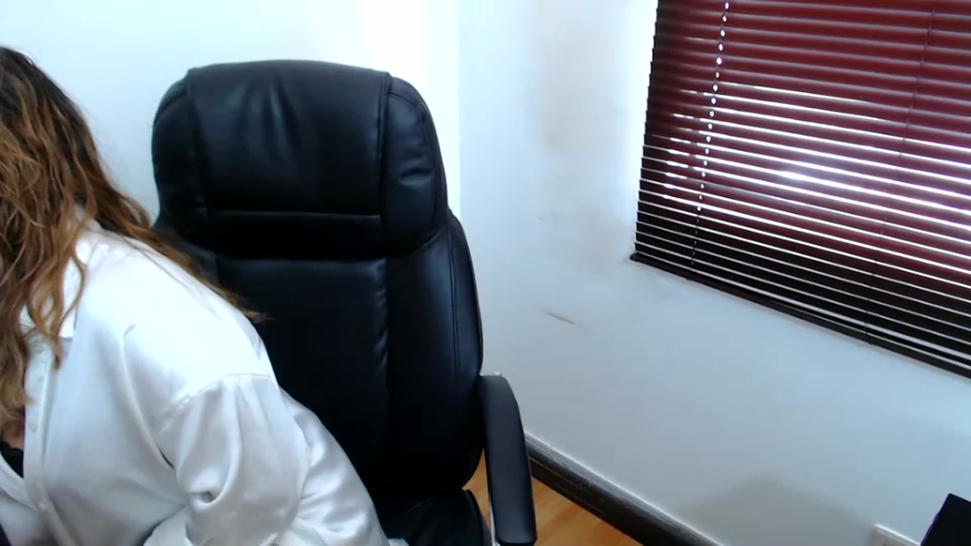 Gallery image thumbnail from office_secret's myfreecams stream on, 04/25/2023, 18:12 image 12 of 20