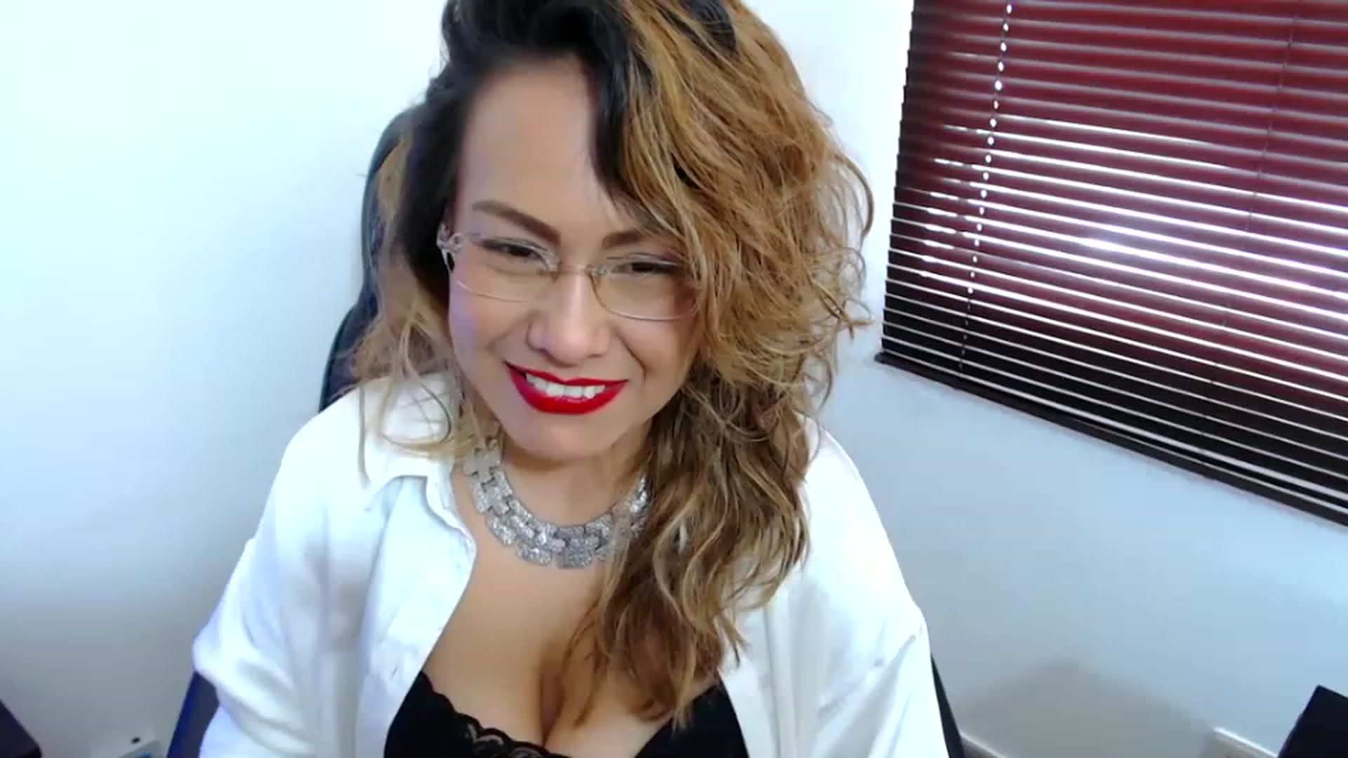 Gallery image thumbnail from office_secret's myfreecams stream on, 04/25/2023, 18:12 image 10 of 20