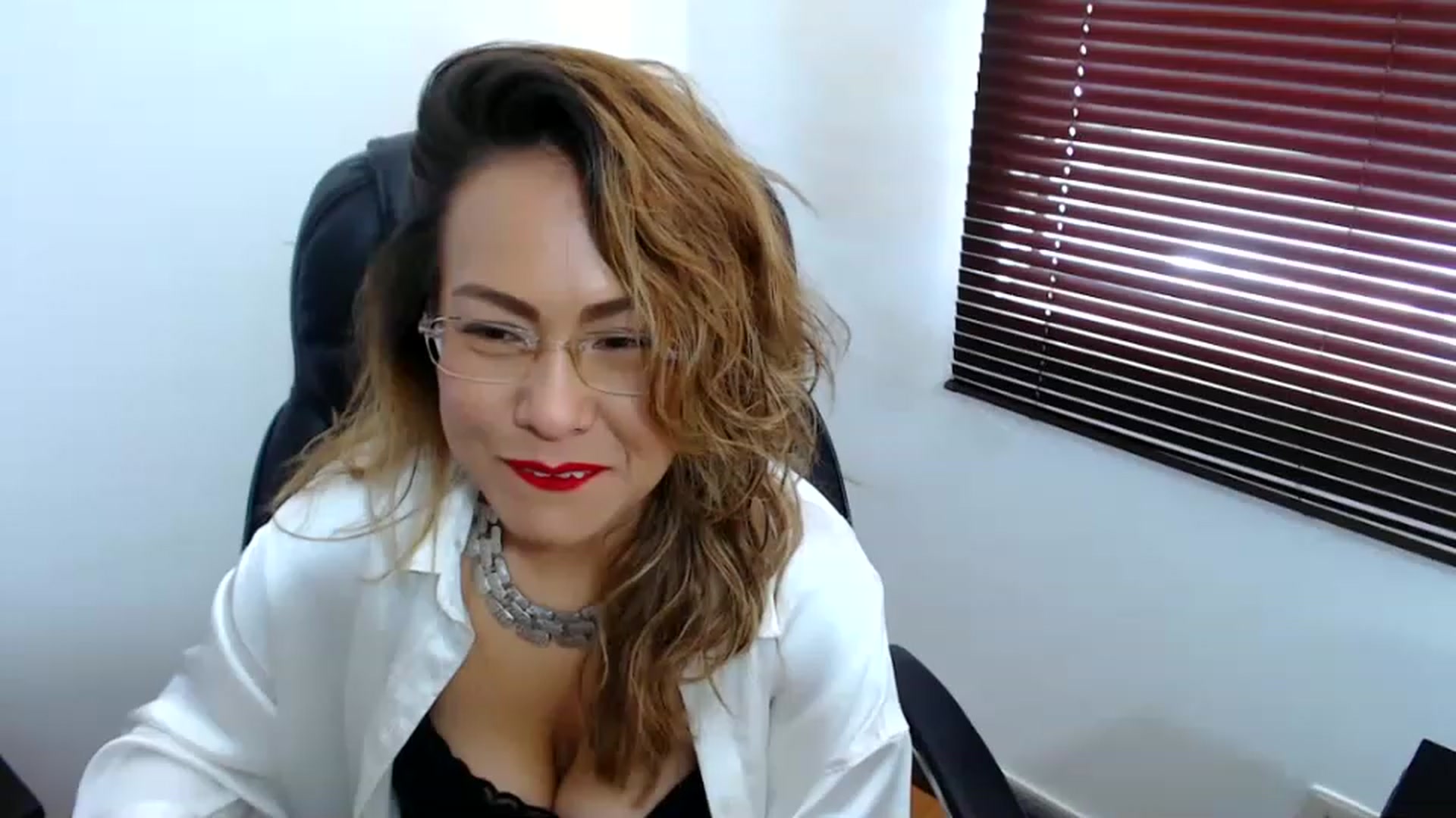 Gallery image thumbnail from office_secret's myfreecams stream on, 04/25/2023, 18:12 image 16 of 20