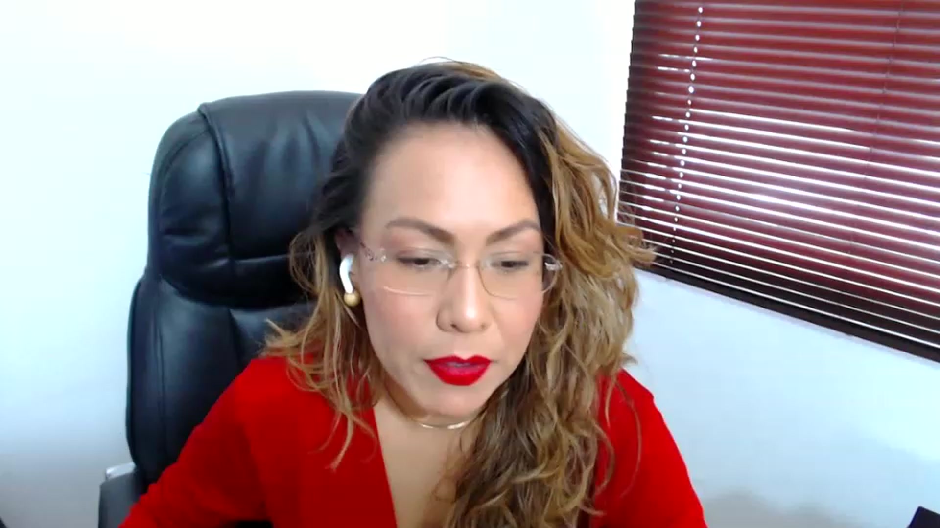 Gallery image thumbnail from office_secret's myfreecams stream on, 04/26/2023, 17:54 image 12 of 20