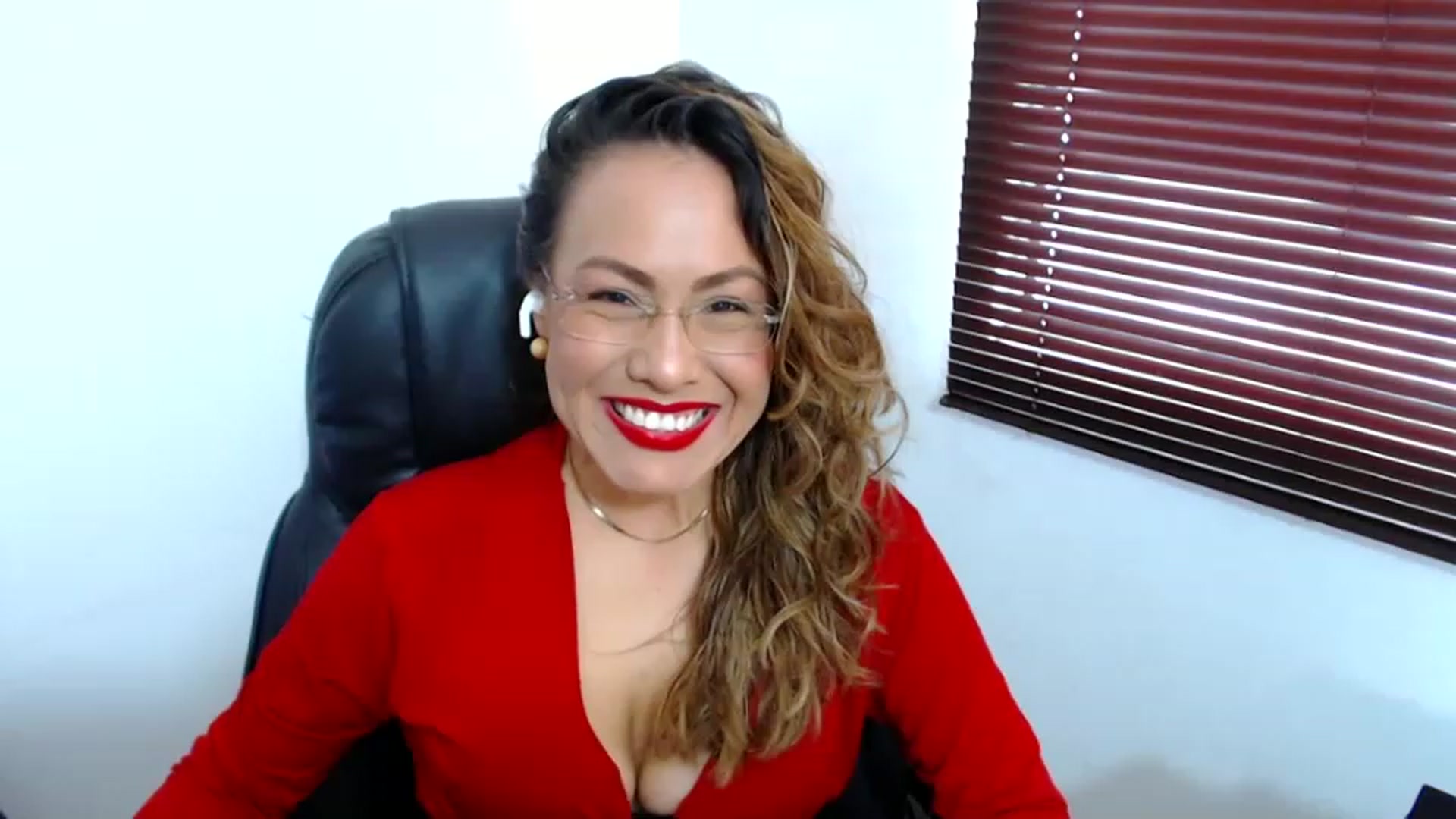 Gallery image thumbnail from office_secret's myfreecams stream on, 04/26/2023, 17:54 image 3 of 20