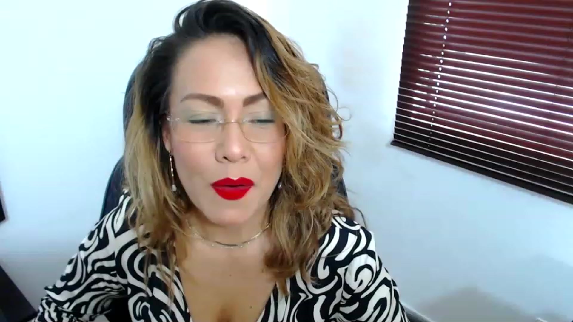 Gallery image thumbnail from office_secret's myfreecams stream on, 04/27/2023, 17:40 image 8 of 20