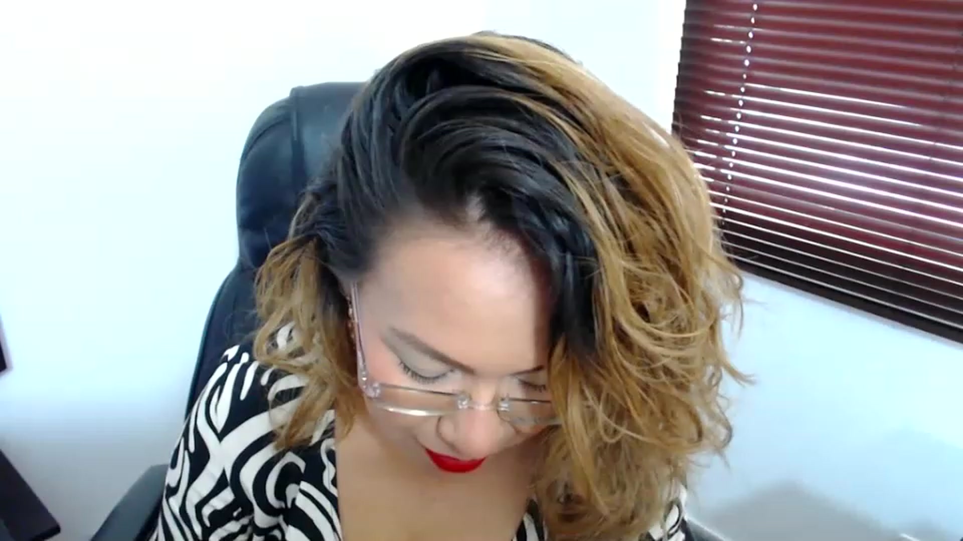 Gallery image thumbnail from office_secret's myfreecams stream on, 04/27/2023, 17:40 image 5 of 20