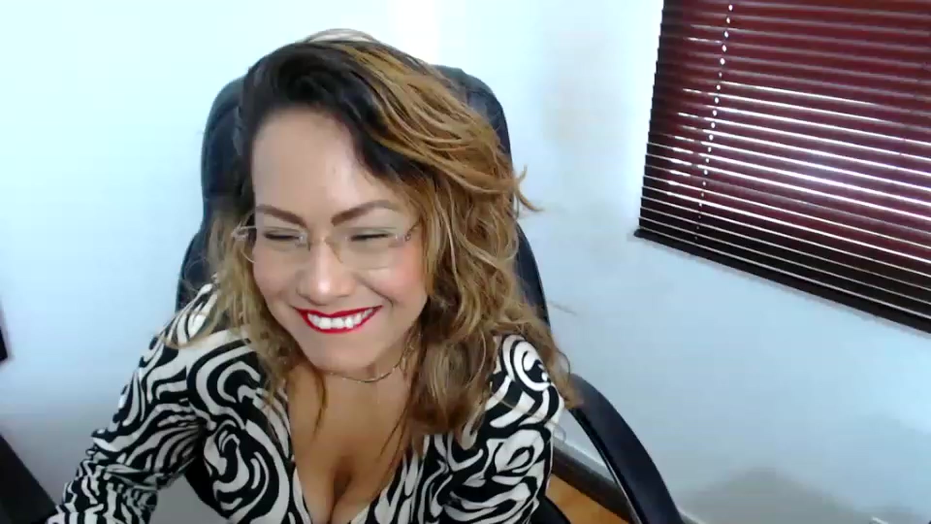 Gallery image thumbnail from office_secret's myfreecams stream on, 04/27/2023, 17:40 image 18 of 20