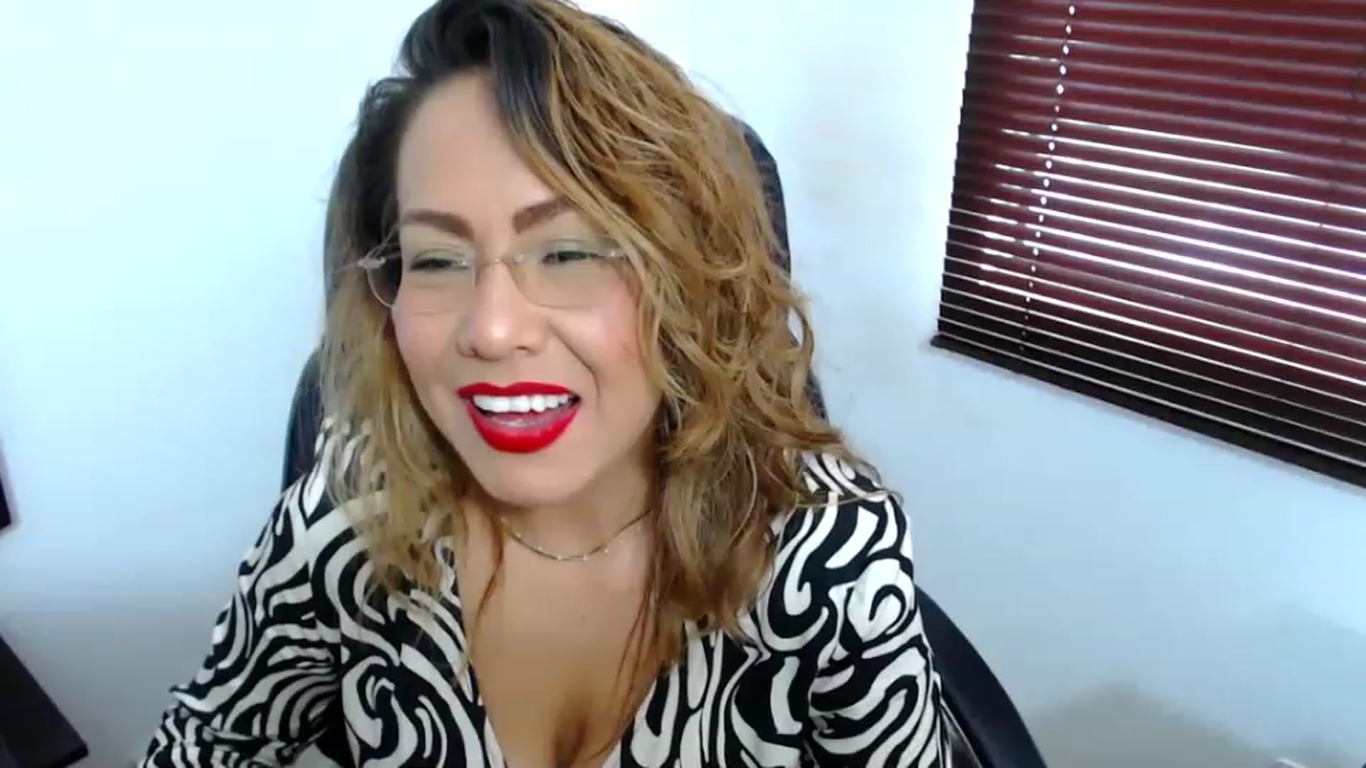 Gallery image thumbnail from office_secret's myfreecams stream on, 04/27/2023, 17:40 image 16 of 20